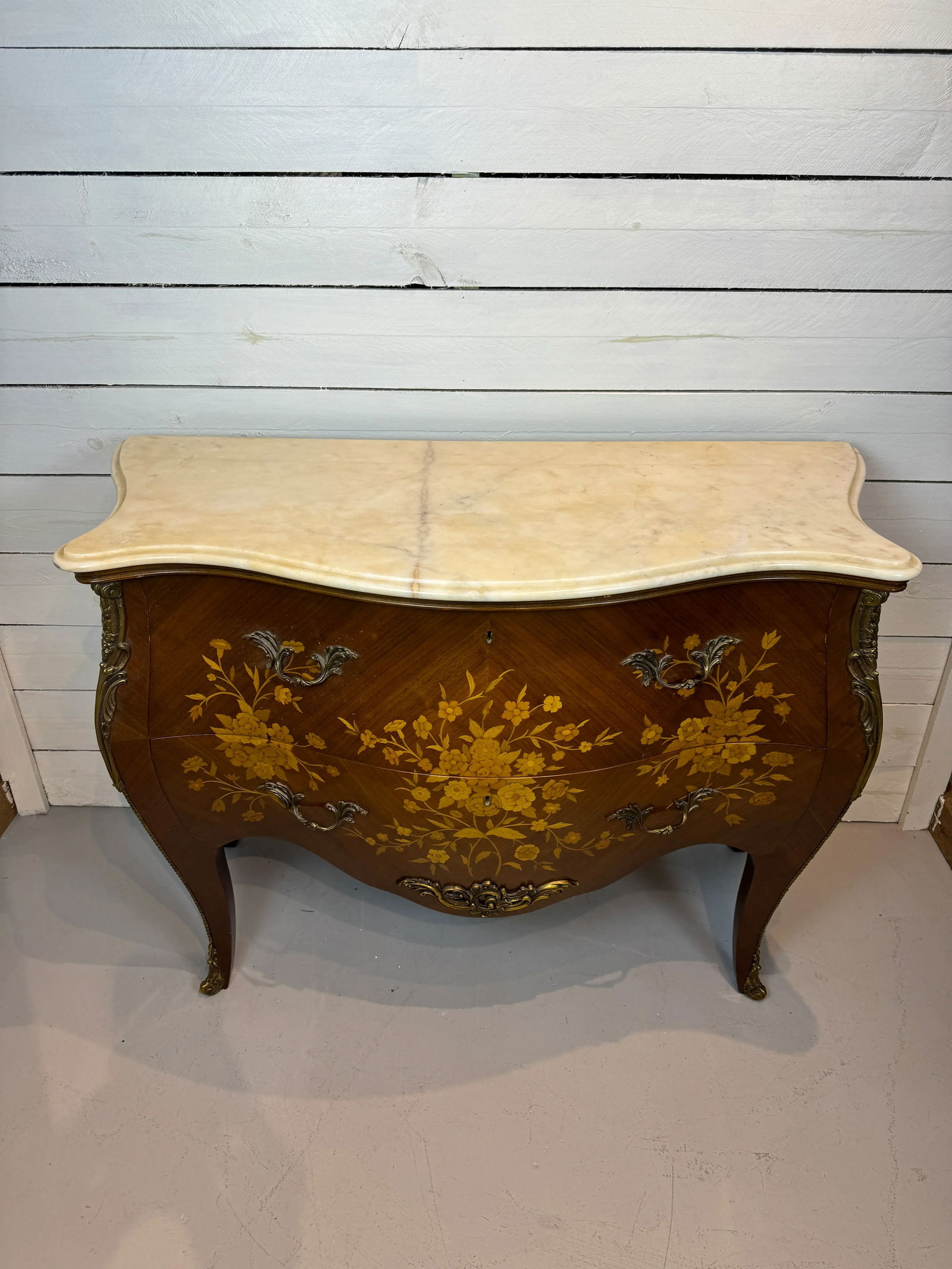 Early 20th Century French Louis XV Bombe Commode With Marble Top, Ormolu Details - 3