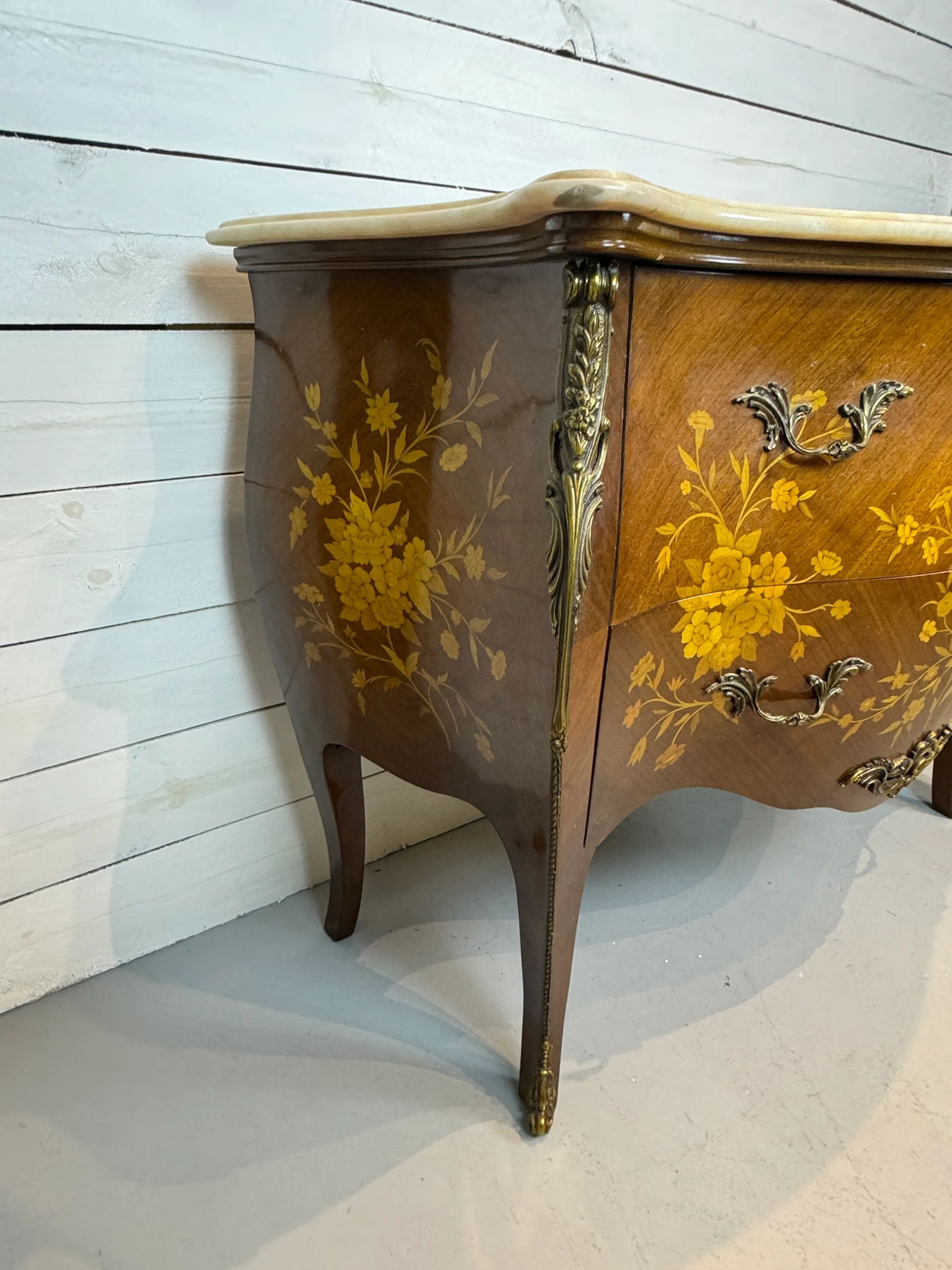 Early 20th Century French Louis XV Bombe Commode With Marble Top, Ormolu Details - 8