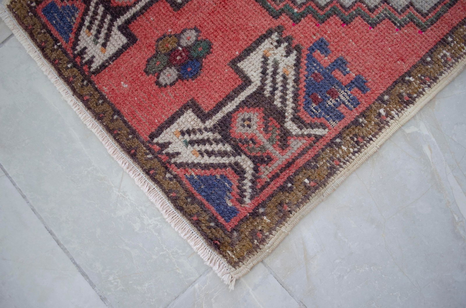 Distressed Low Pile Turkish Petite Rug Hand Knotted Faded Mat Enrty Decor- 1'8'' X 3' - 7