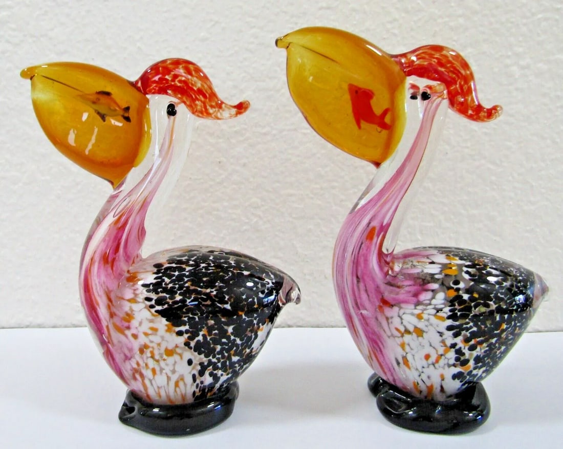 1980s Pair of Vintage Murano Style Art Glass Pelican Figurines With Fish in Mouth - 2