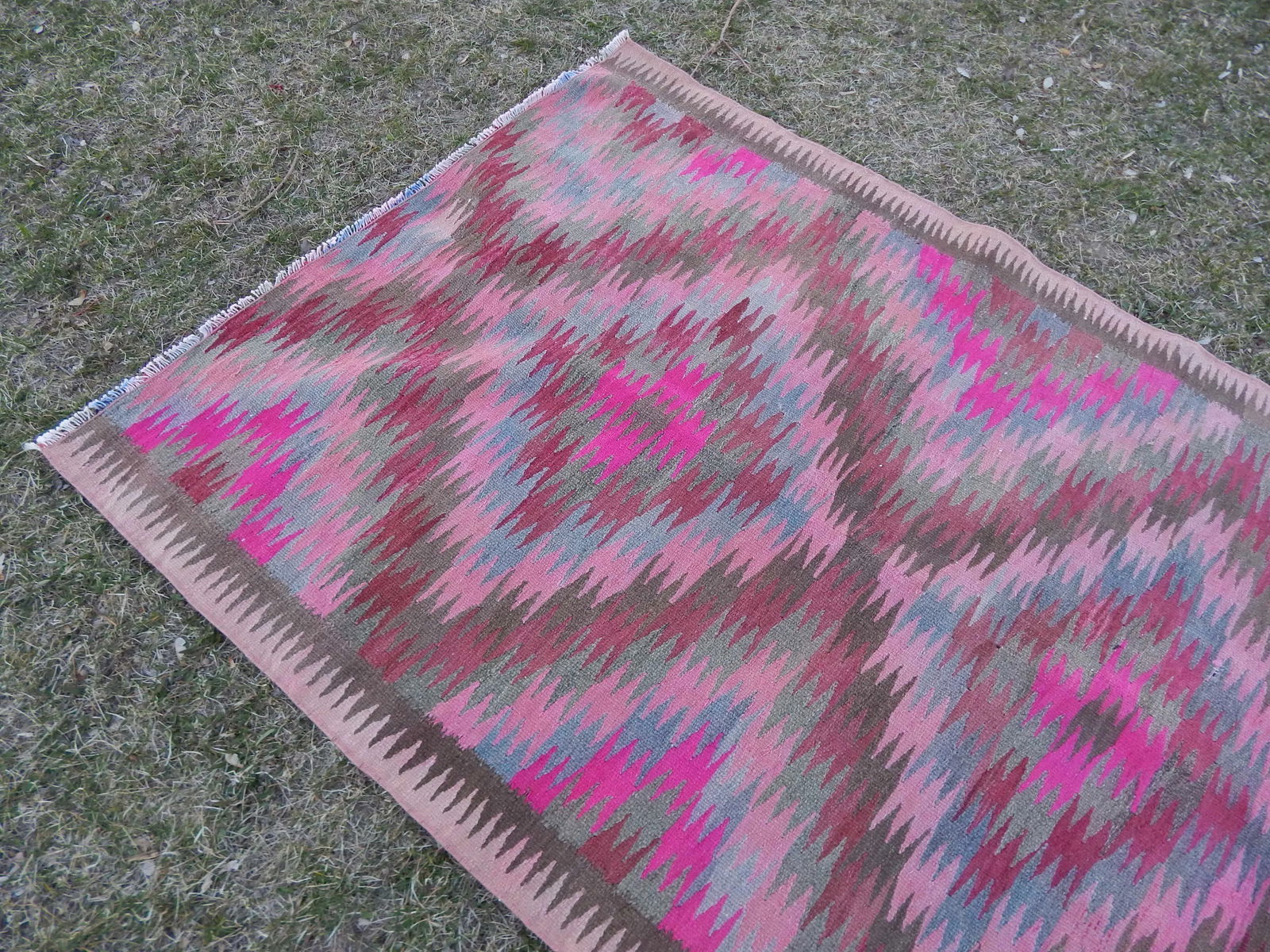 1970s Vintage Caucasian Kilim Runner - 3"²11"³ × 9"²6"³ - 3