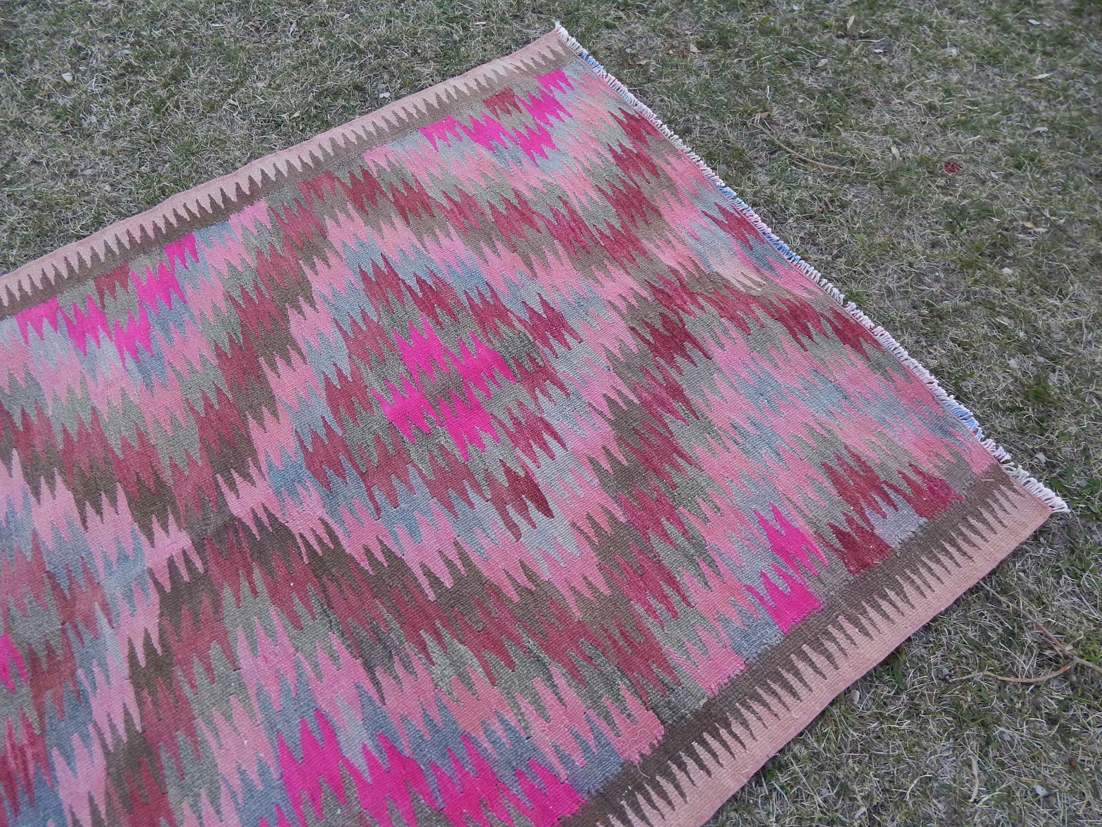 1970s Vintage Caucasian Kilim Runner - 3"²11"³ × 9"²6"³ - 6