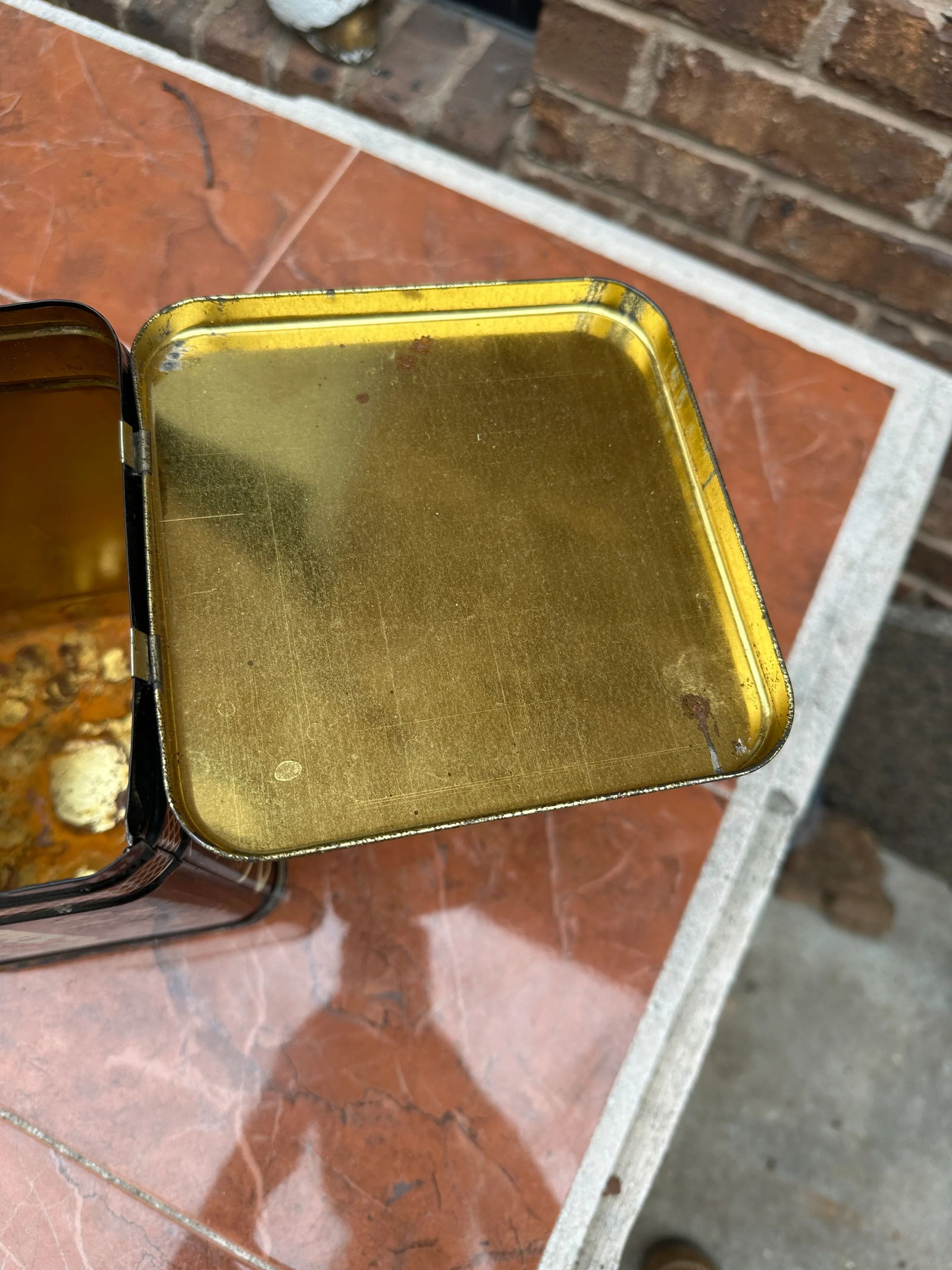 1970s Chinoiserie Designed Metal Box With Attached Lid - 7