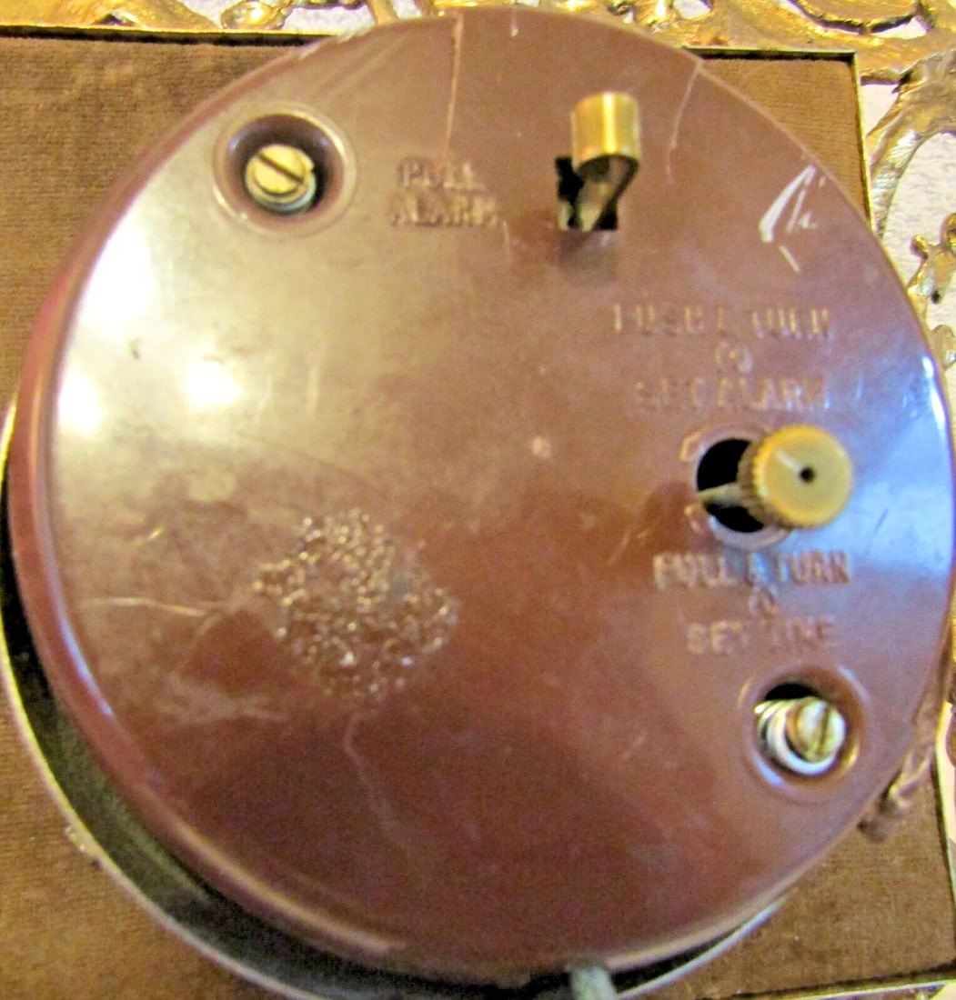 Vintage Mid-Century Modern French Style Ormulu Electric Table Clock - 7