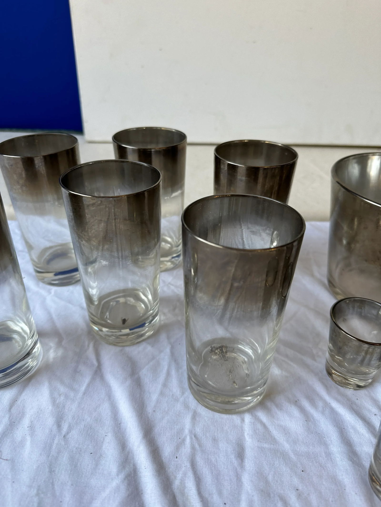 1970s Collection of Ombré Glasses and Bowl Set- 18 Pieces - 3