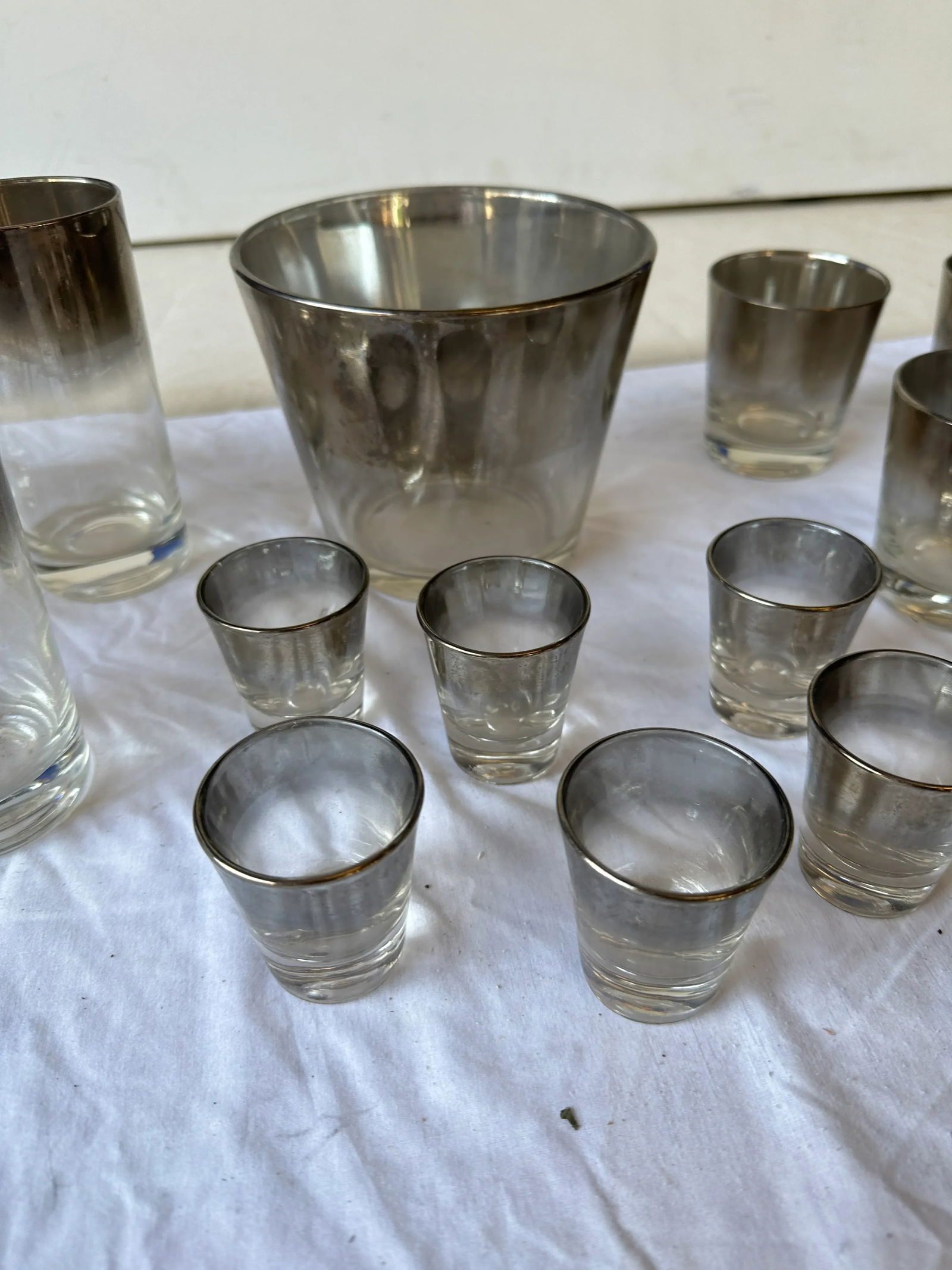 1970s Collection of Ombré Glasses and Bowl Set- 18 Pieces - 4