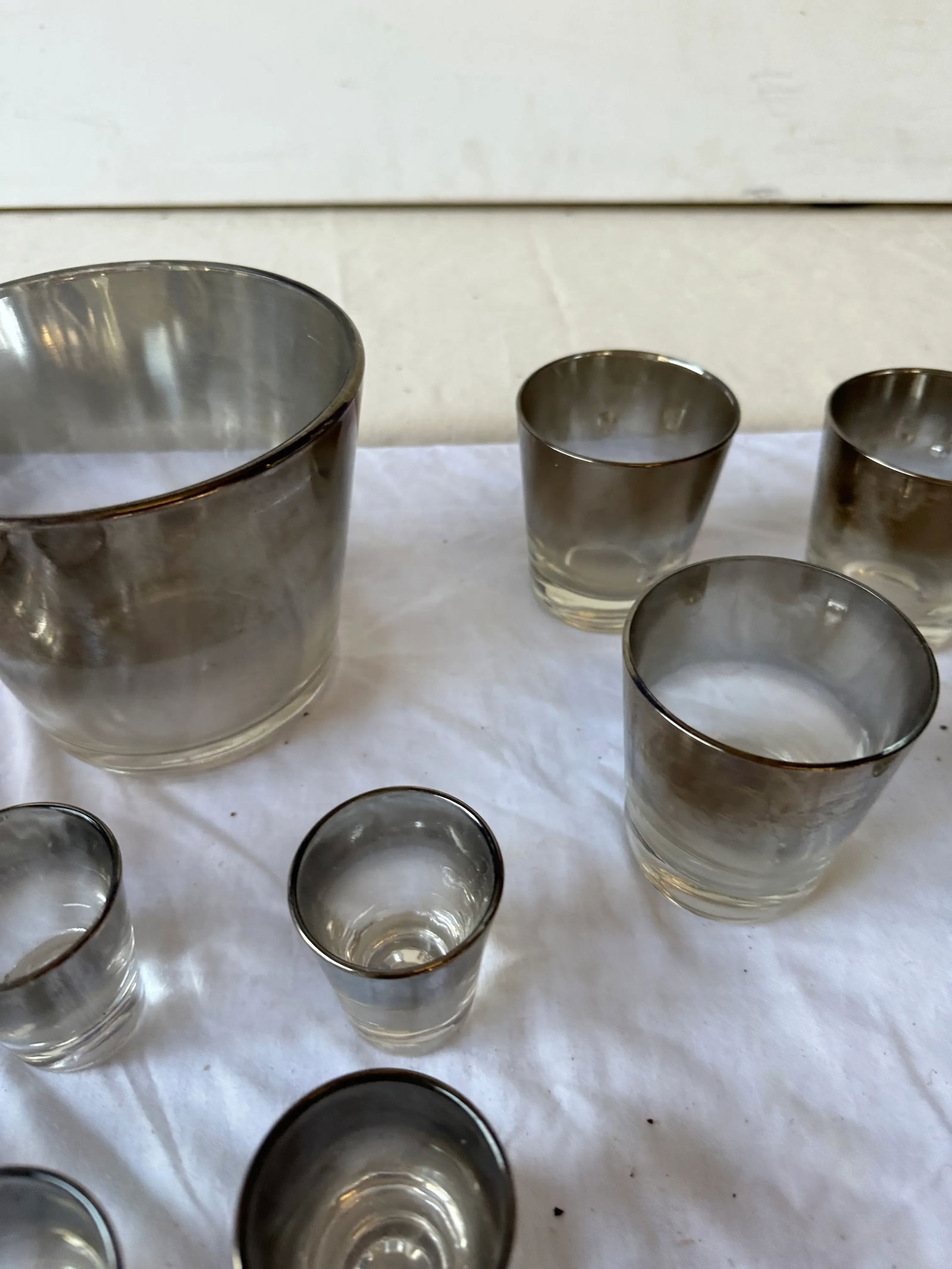 1970s Collection of Ombré Glasses and Bowl Set- 18 Pieces - 7