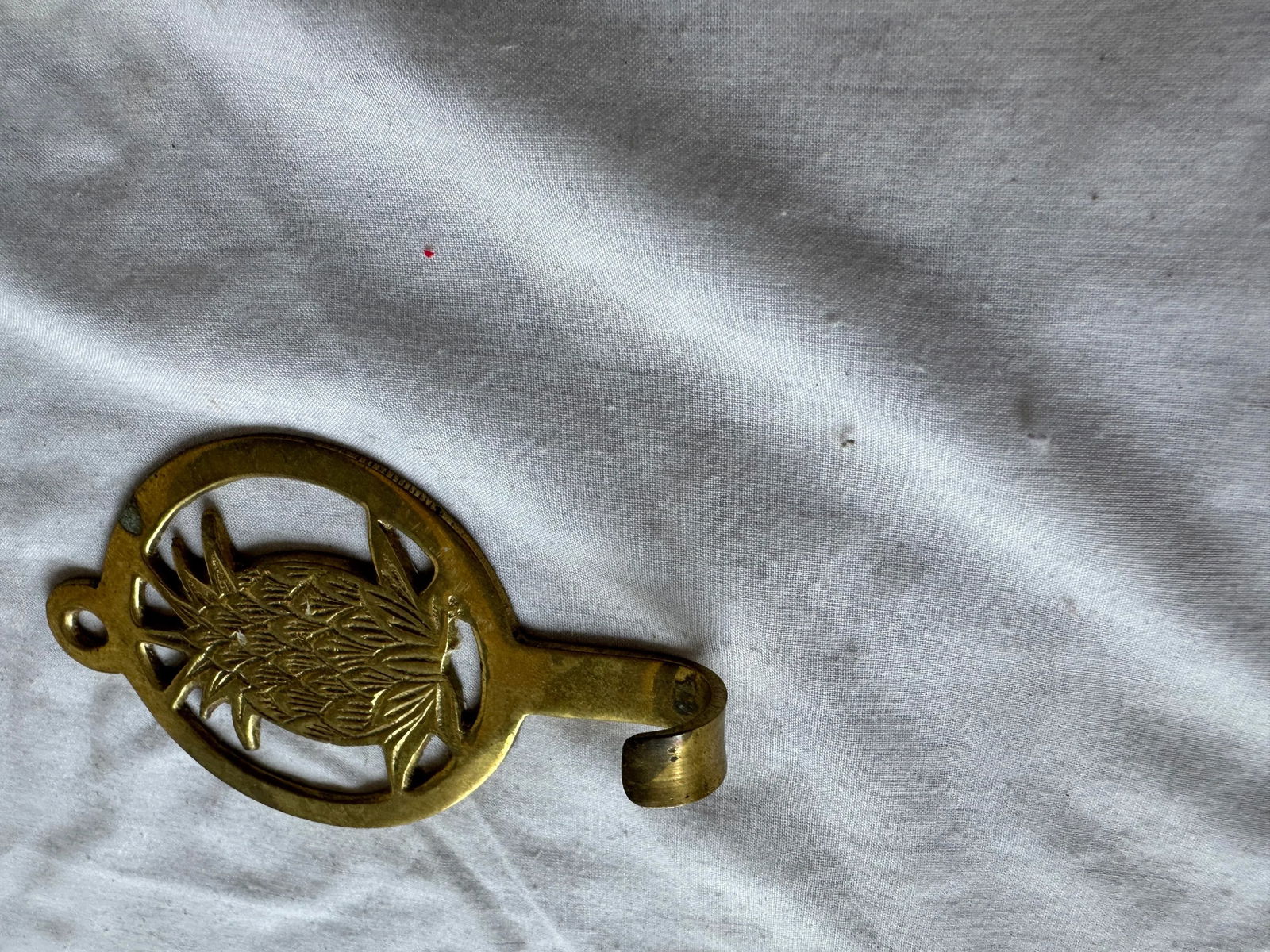 1970s Pair of Brass Pineapple Wall Hooks - 4