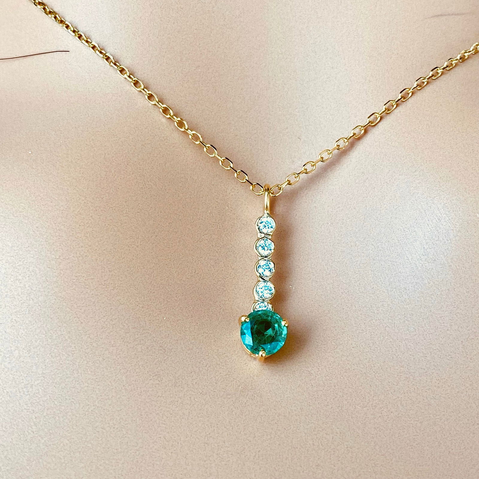 14 Karat Yellow Gold Round Emerald Diamond 0.55 Carat Lariat Necklace Pendant - 10