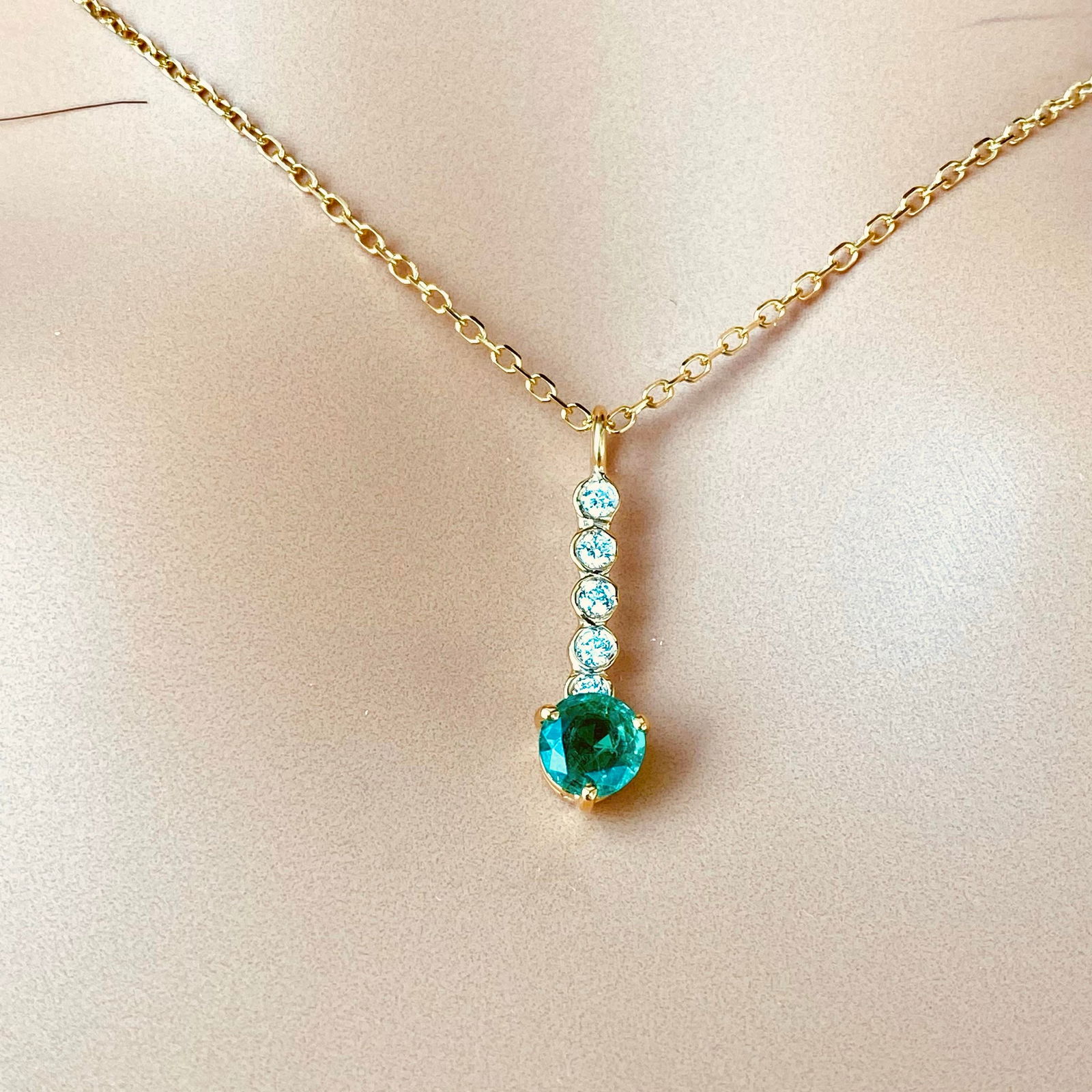 14 Karat Yellow Gold Round Emerald Diamond 0.55 Carat Lariat Necklace Pendant - 11