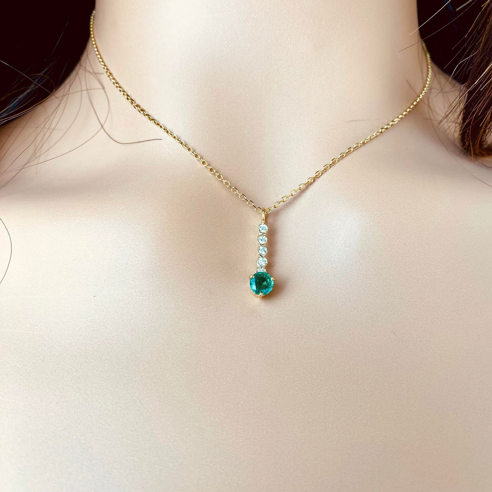 14 Karat Yellow Gold Round Emerald Diamond 0.55 Carat Lariat Necklace Pendant - 3