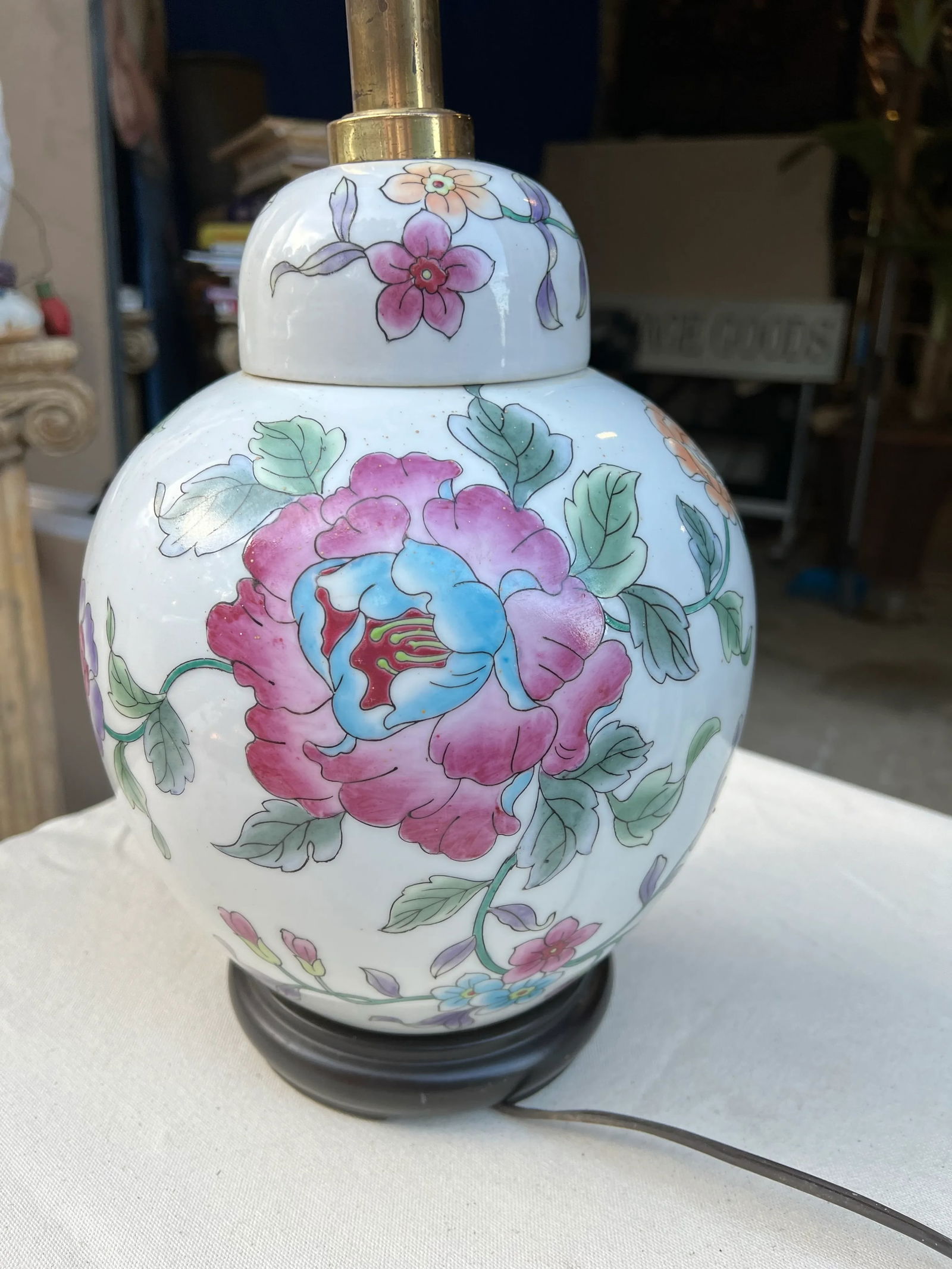 1970s Pink Peony Ming Shaped Petite Lamp - 2