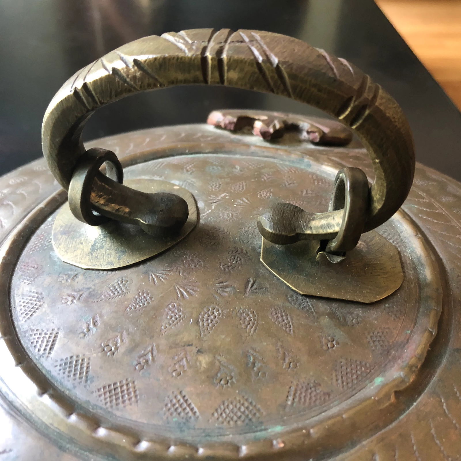 1900s Traditional Hand Hammered Brass Box With Latch - 3