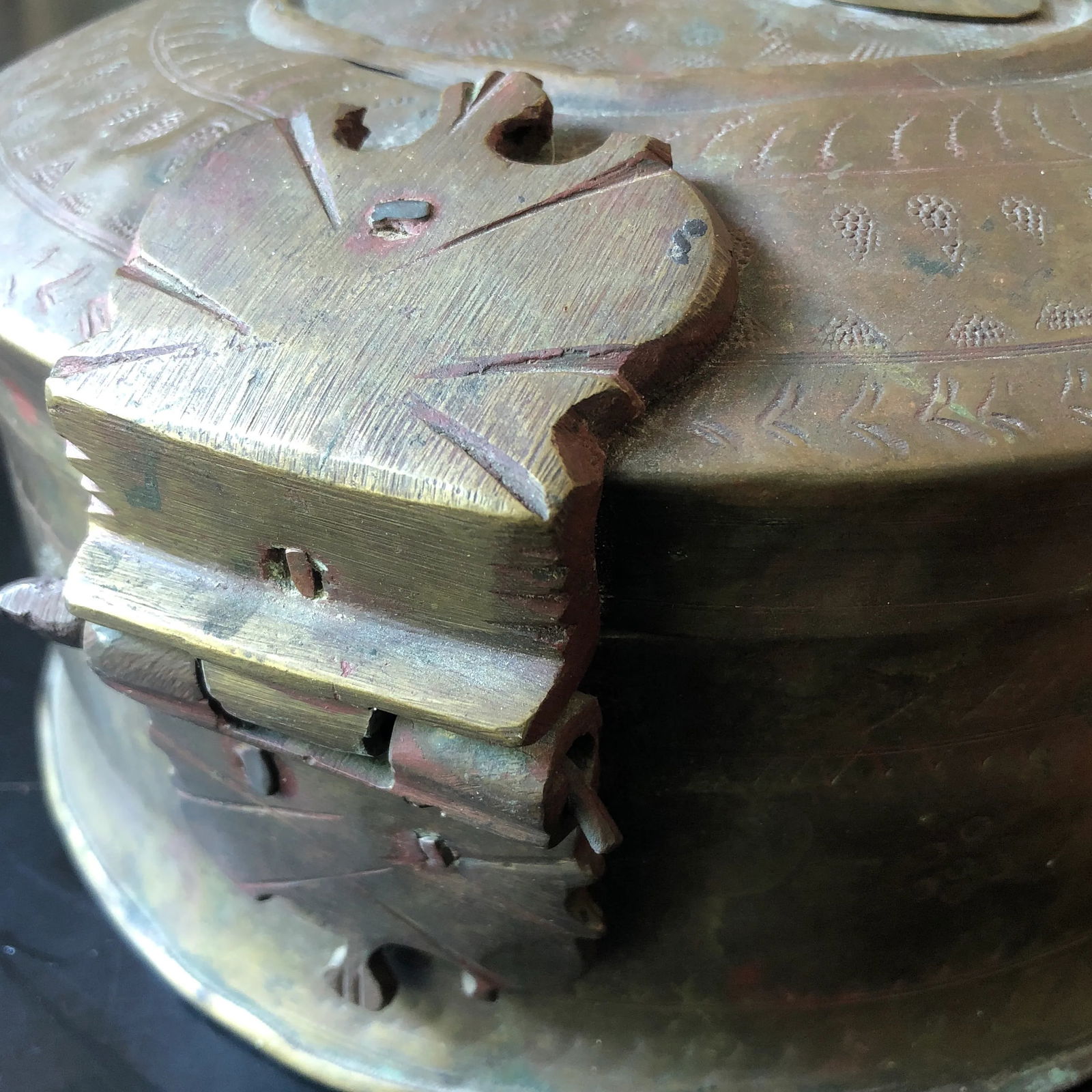 1900s Traditional Hand Hammered Brass Box With Latch - 5