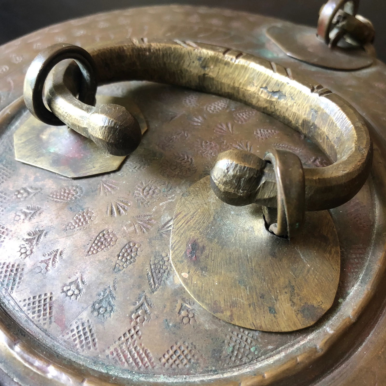 1900s Traditional Hand Hammered Brass Box With Latch - 6