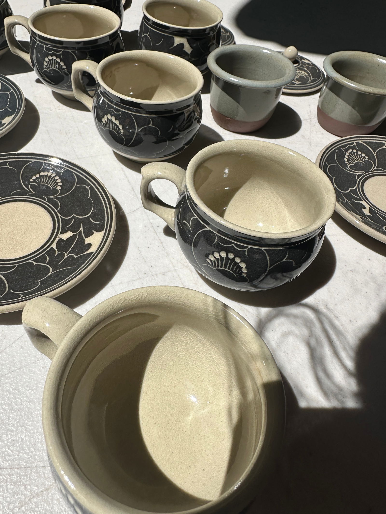 1970s Japanese Pottery Tea Cup and Saucers Set- 17 Pieces - 5
