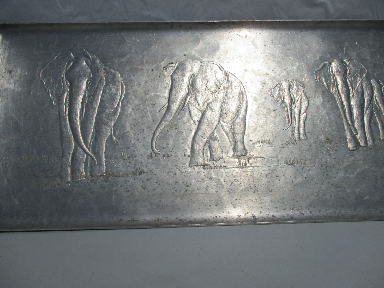 1950s Vintage Elephant Design Aluminum Serving Tray - 4