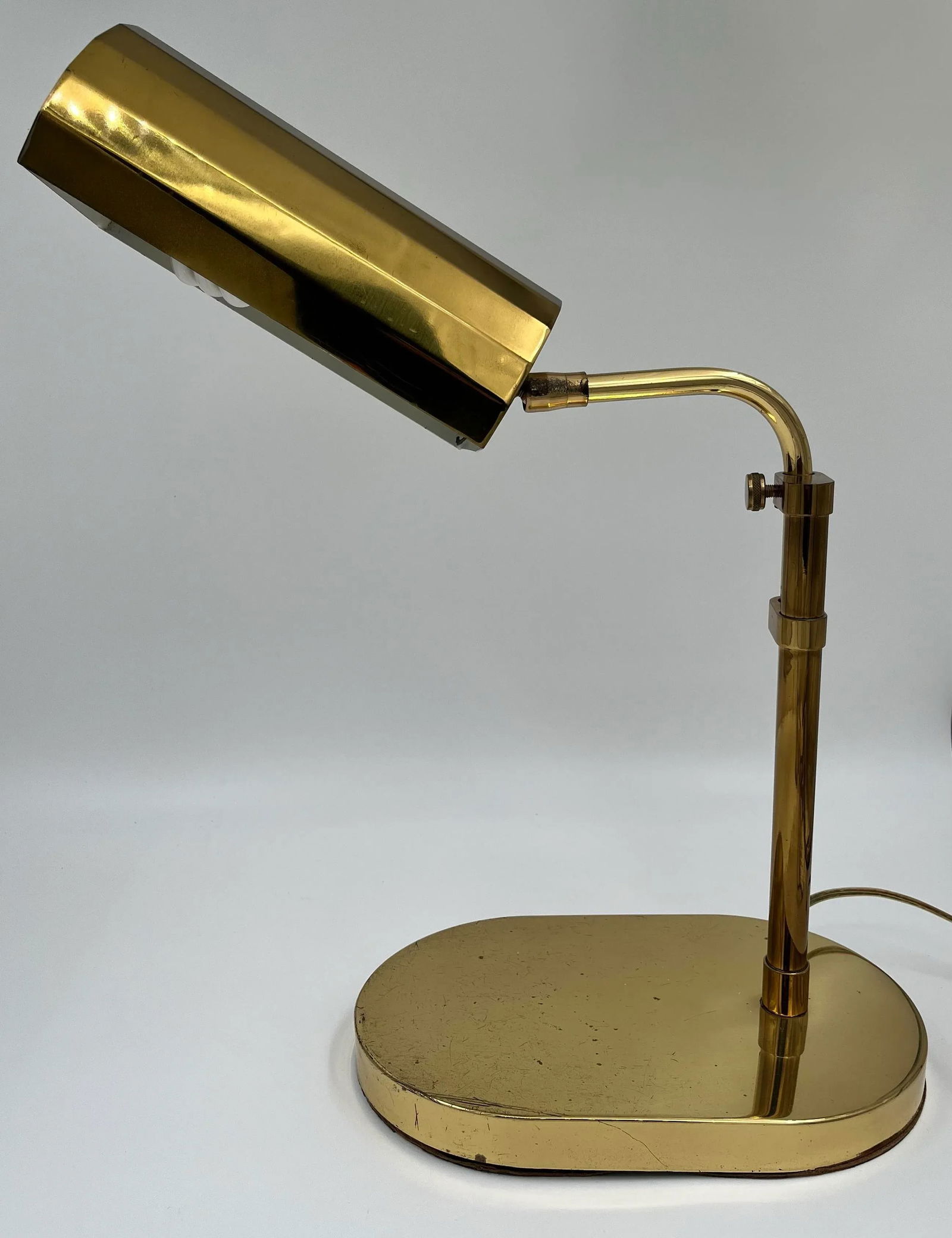 1970s Clover Lamp Co. Adjustable Brass Pharmacy Lamp Desk Lamp Styled After Reggiani And Arteluce - 6