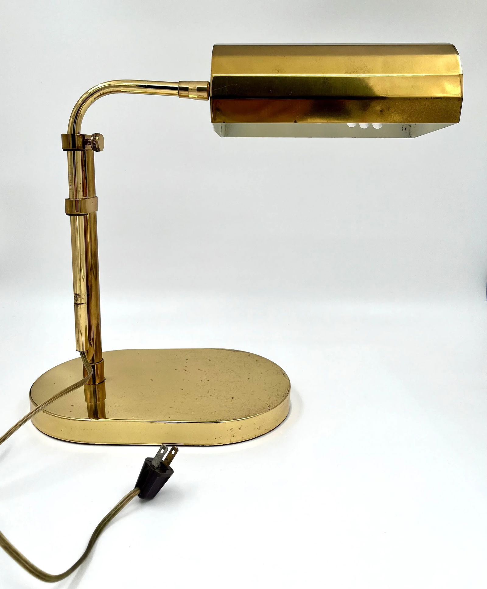 1970s Clover Lamp Co. Adjustable Brass Pharmacy Lamp Desk Lamp Styled After Reggiani And Arteluce - 9