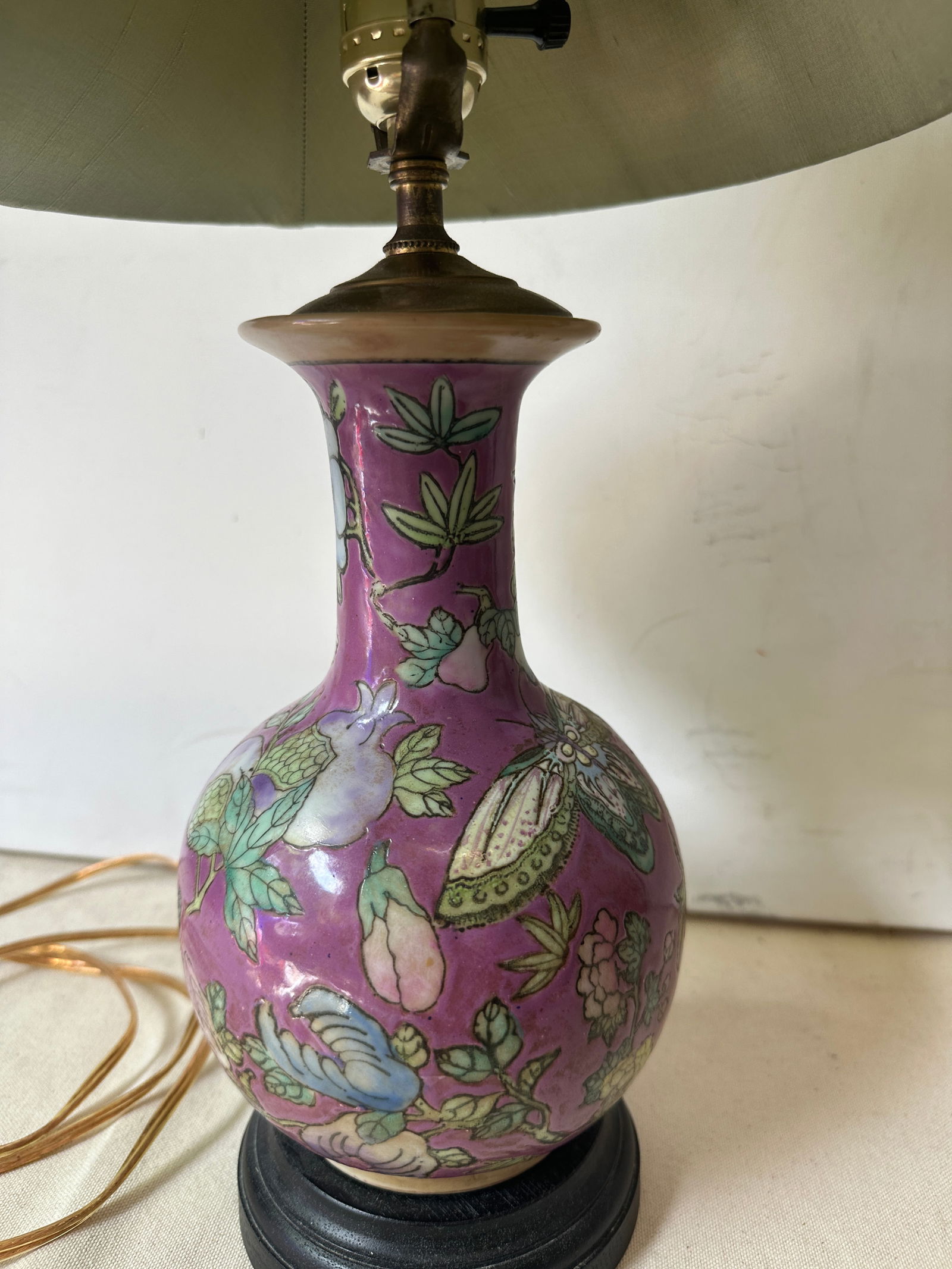Vintage Chinoiserie Asian Lamp With Brass Finial - 3