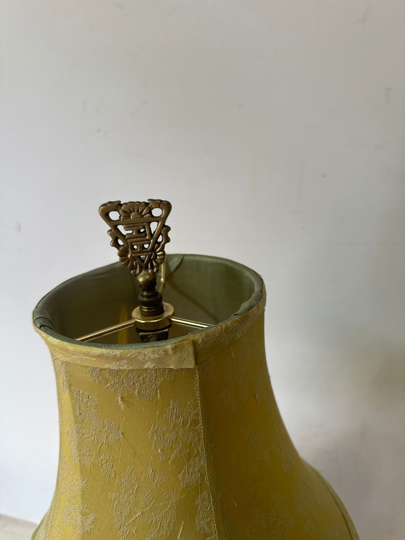 Vintage Chinoiserie Asian Lamp With Brass Finial - 6