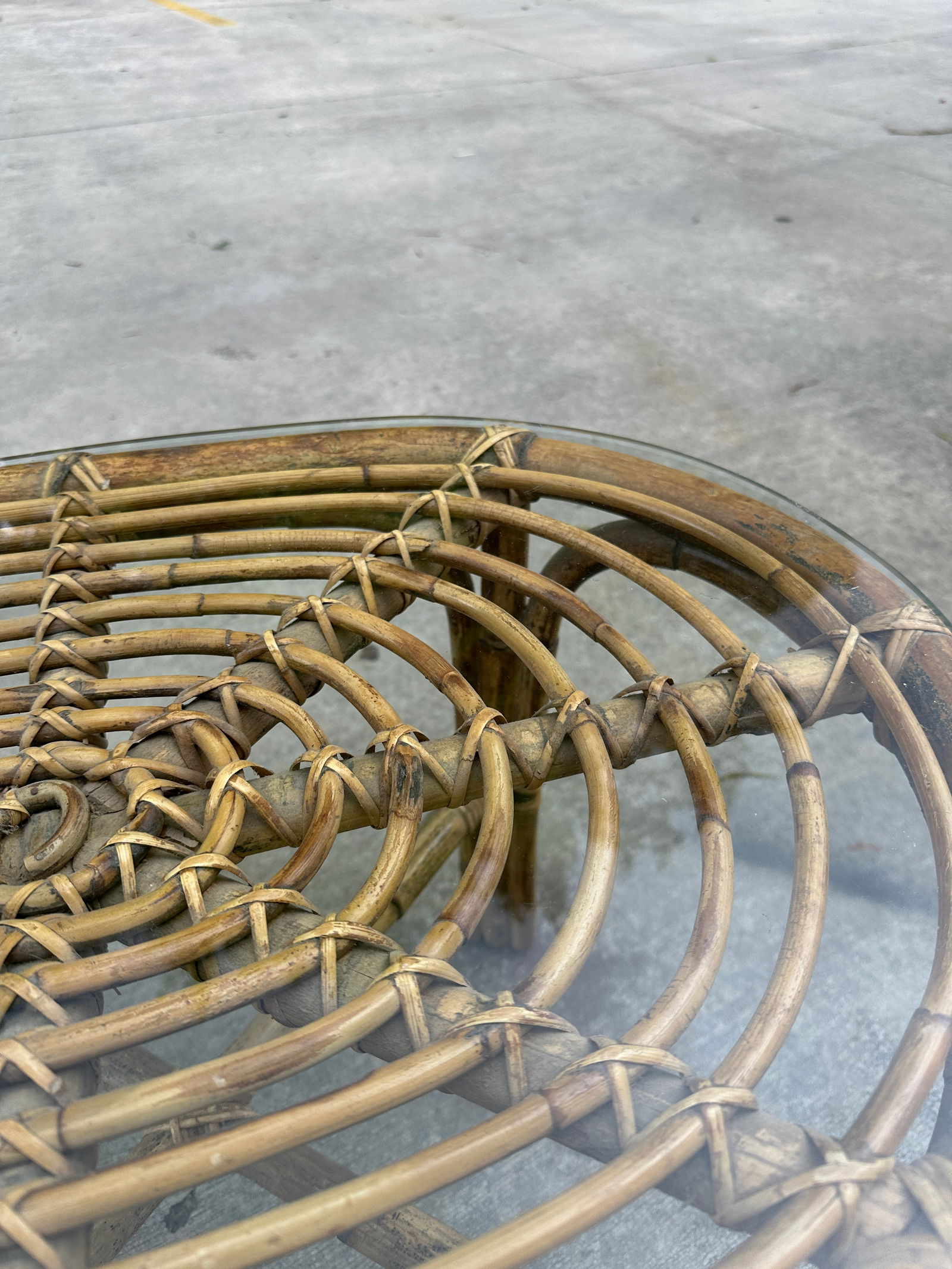 1970s Boho Chic Wicker Side Table With Glass Top - 7