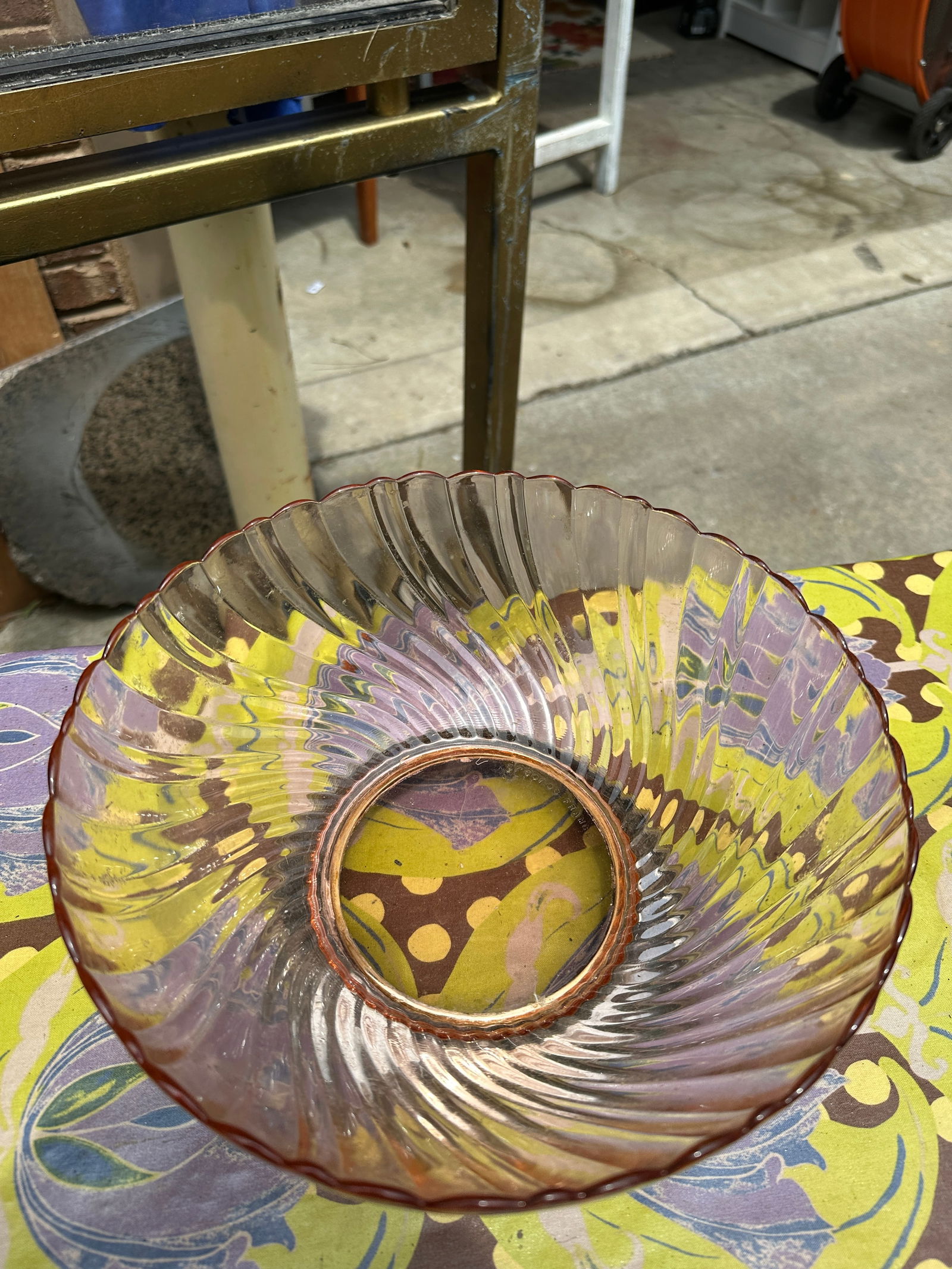 1970s Pink Glass Punch Bowl With Silver Stand - 4