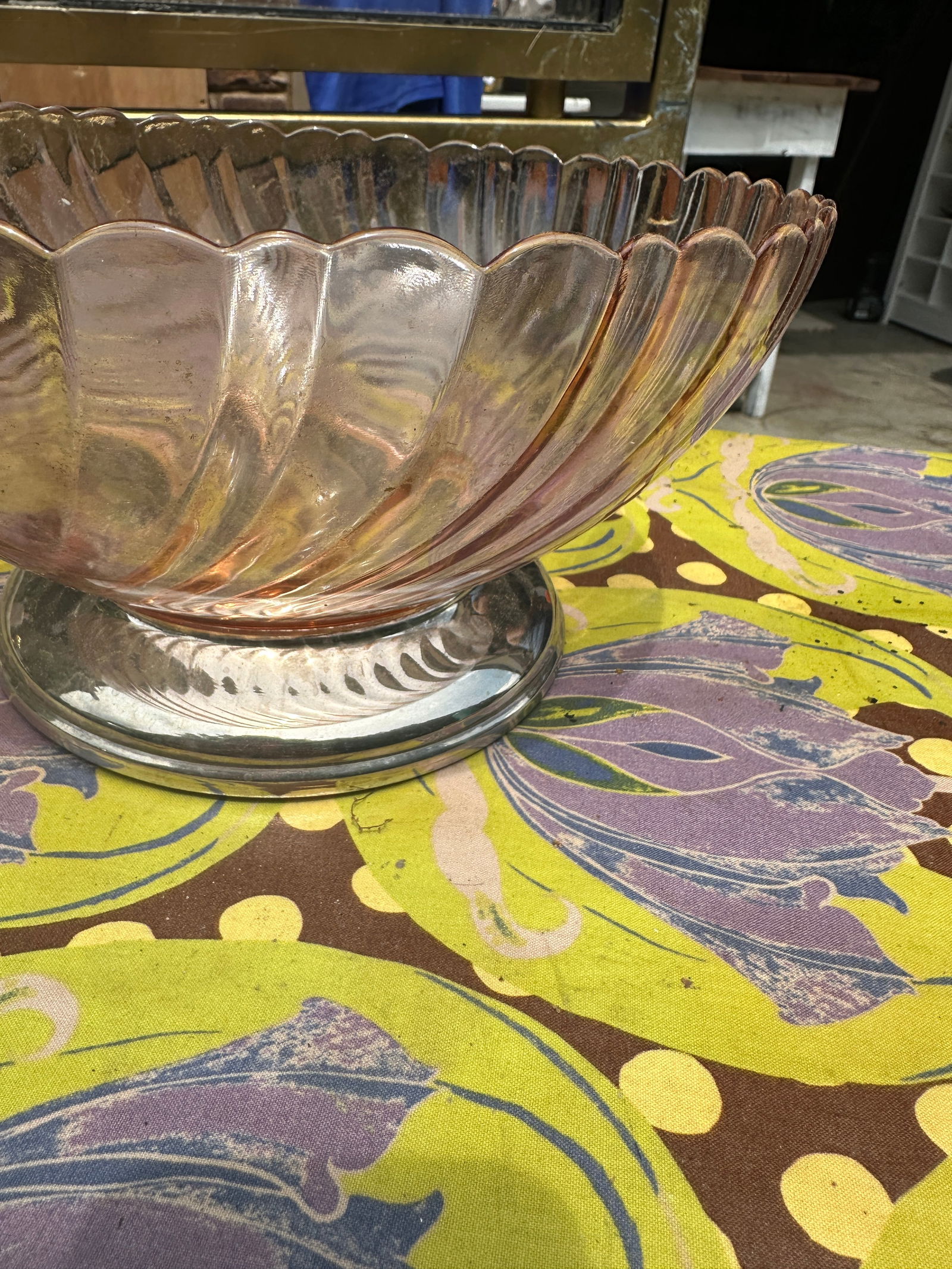 1970s Pink Glass Punch Bowl With Silver Stand - 5