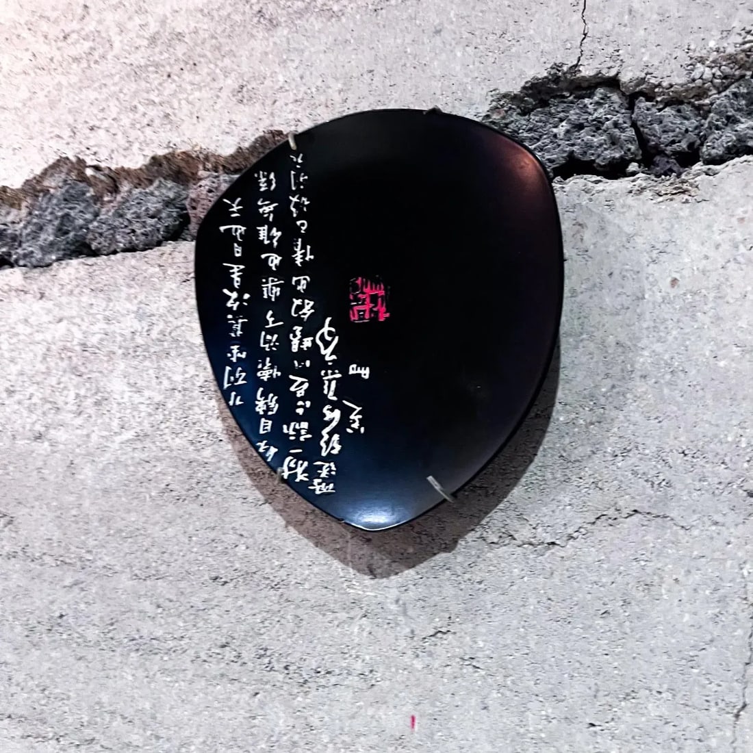 1990s Decorative Asian Ceramic Plate Triangular Black - 4