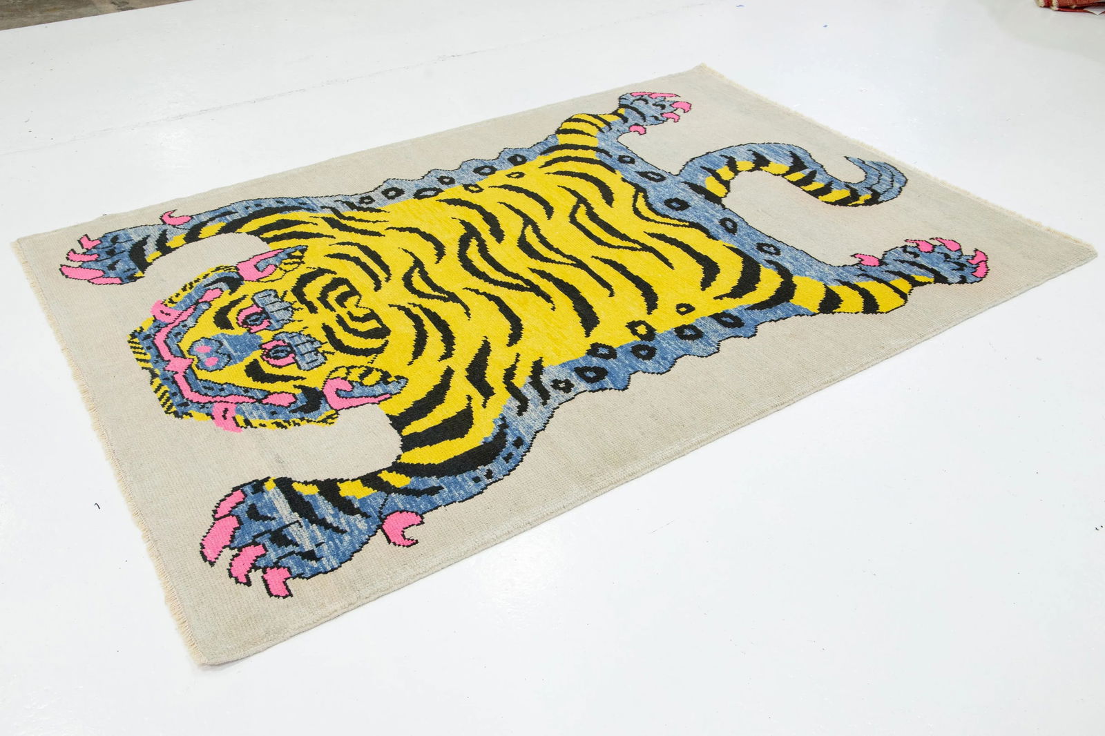 Pictorial Designed Contemporary Wool Rug in Beige - 4