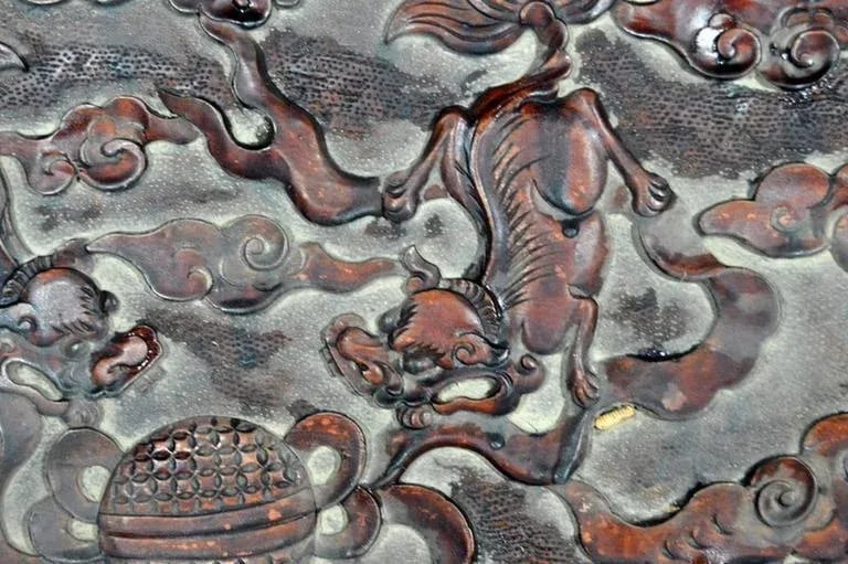 Antique Chinese Hand Carved Lacquered Rosewood Wall Plaque From the 19th Century - 3