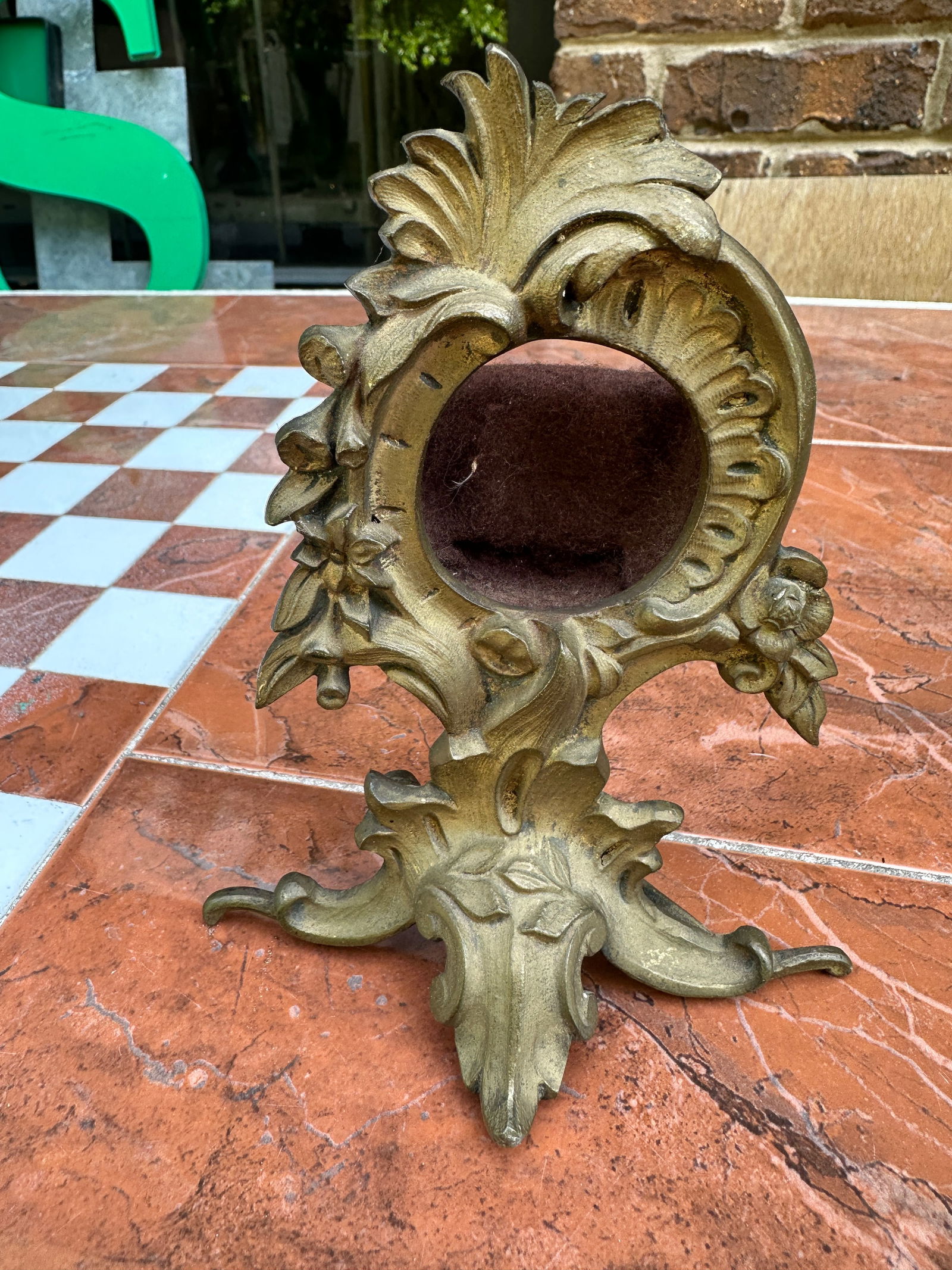 Small 1970s Brass Floral Standing Frame - 7