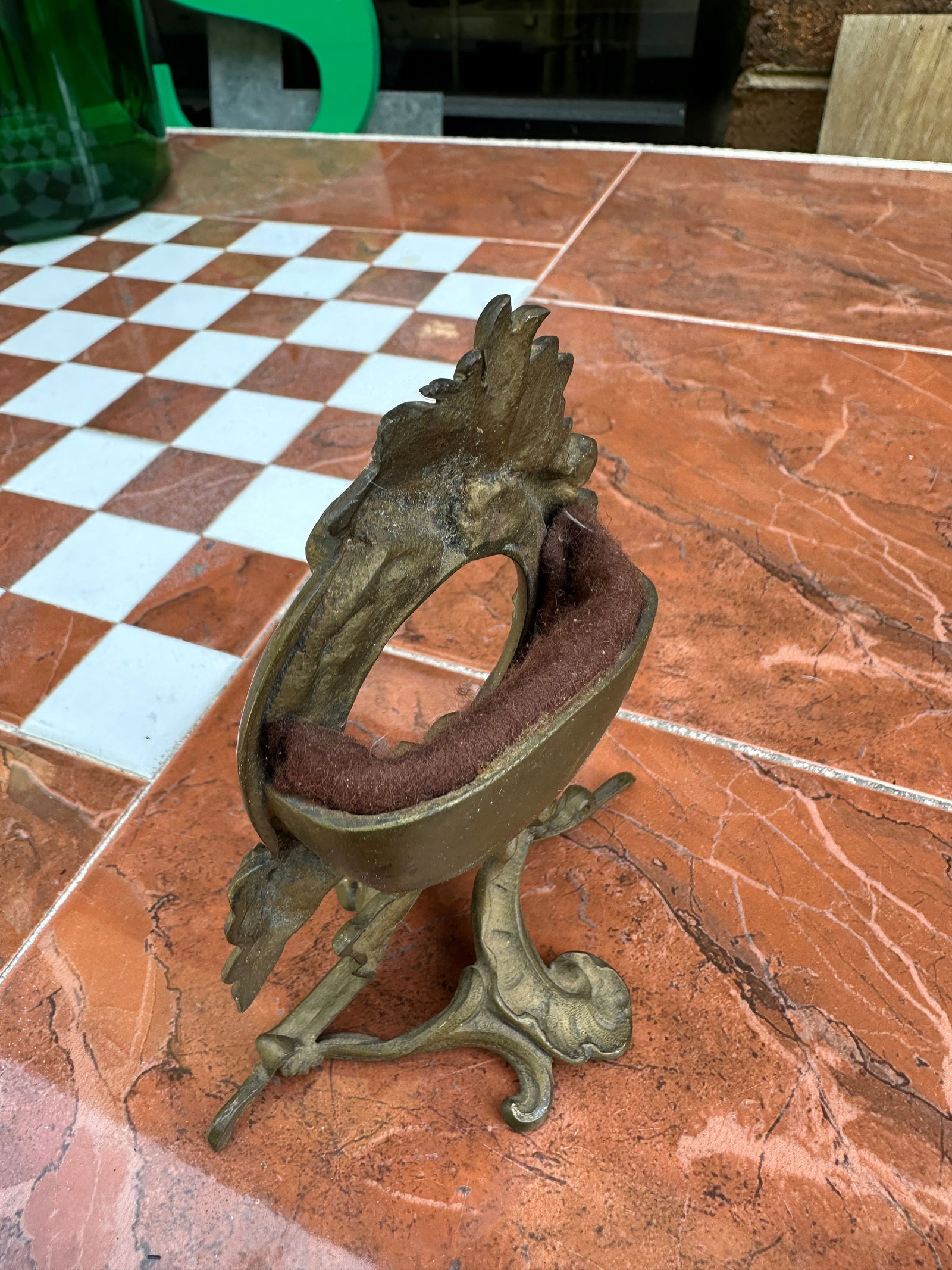 Small 1970s Brass Floral Standing Frame - 9