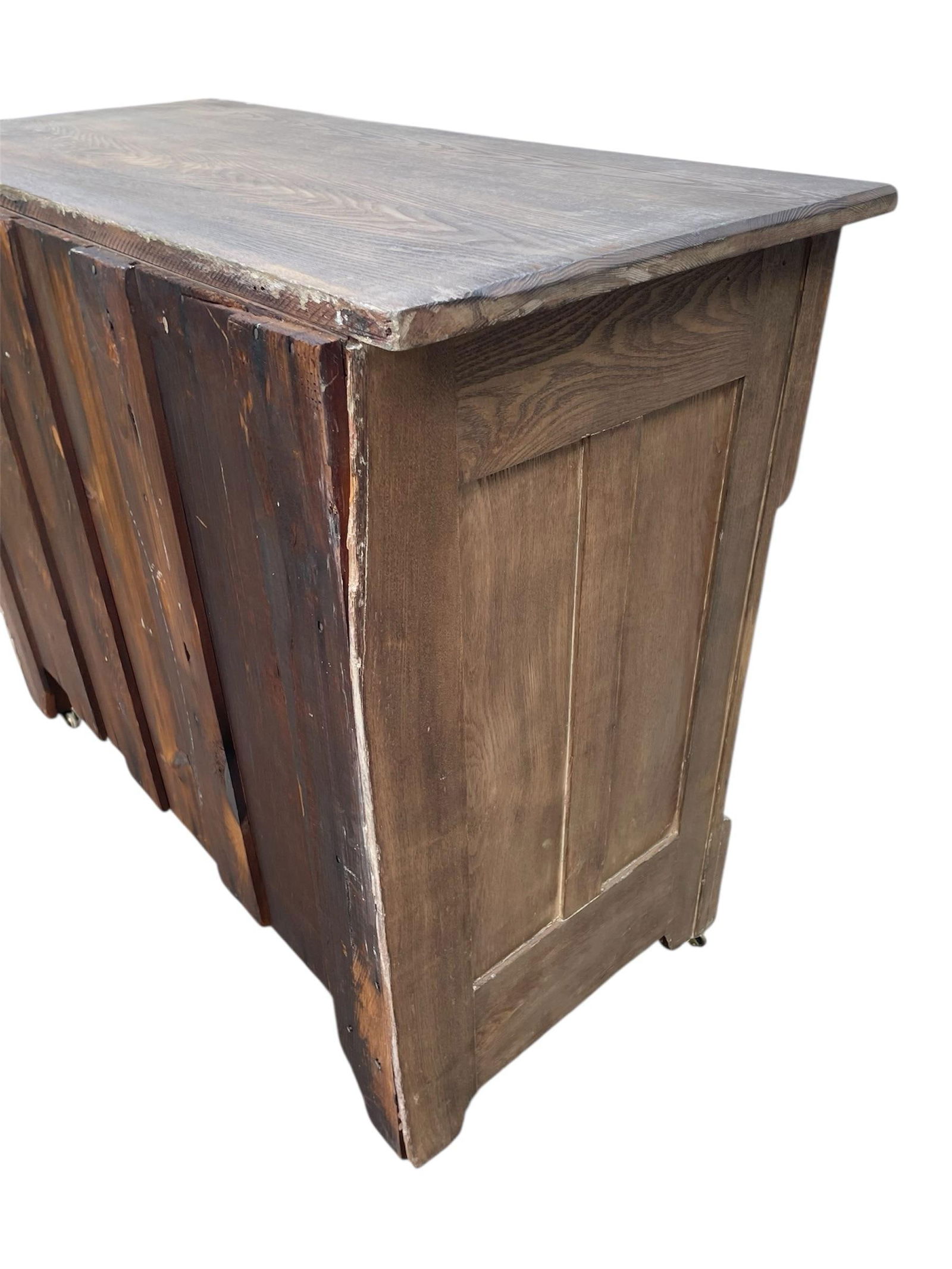 Early 20th Century Antique Dresser - 9