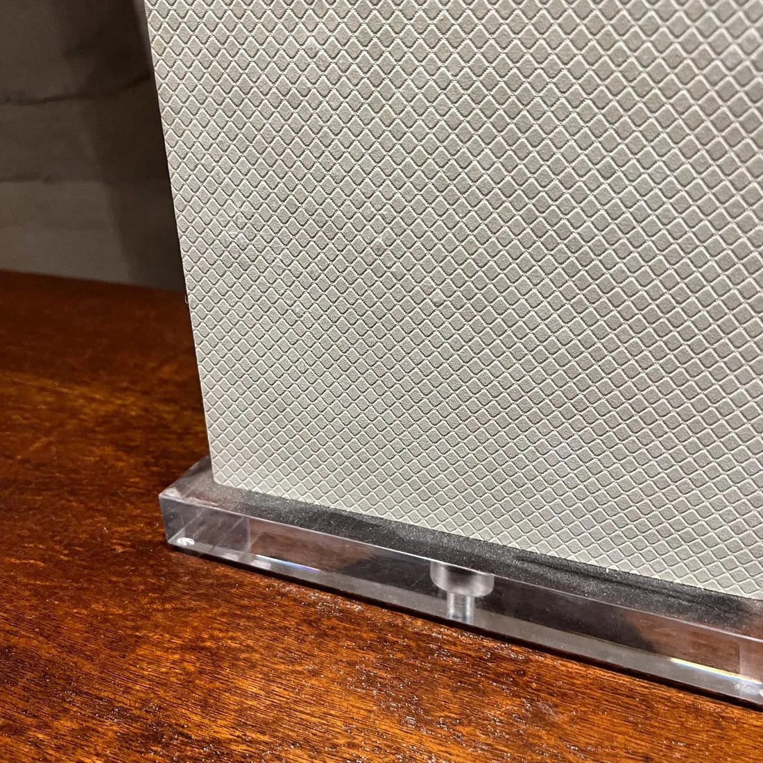 1970s Modern Square Lucite Table Lamp - 11