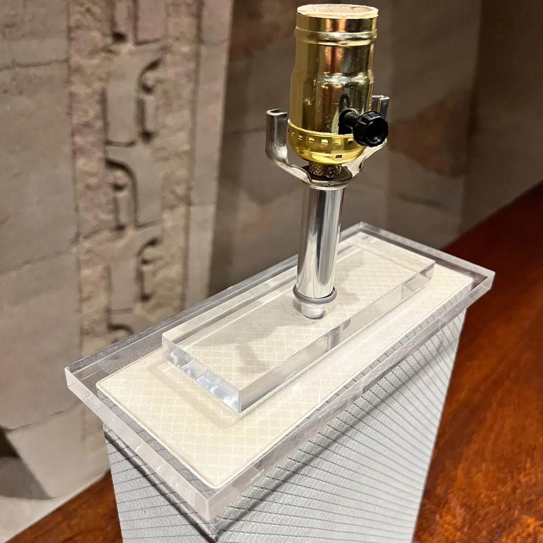 1970s Modern Square Lucite Table Lamp - 2