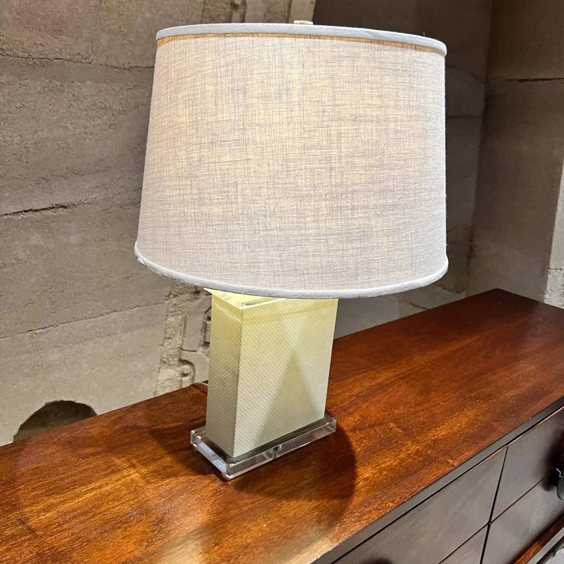 1970s Modern Square Lucite Table Lamp - 5
