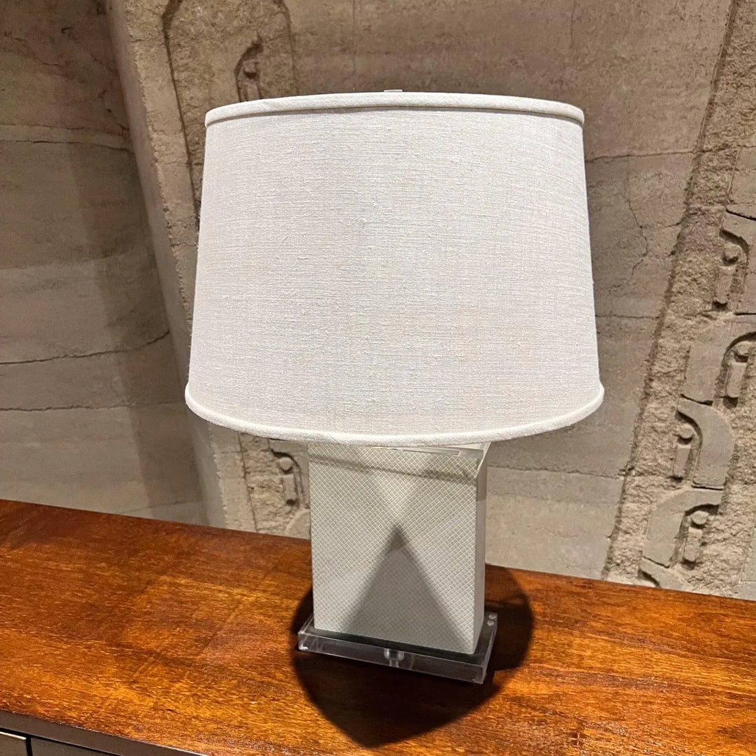 1970s Modern Square Lucite Table Lamp - 6