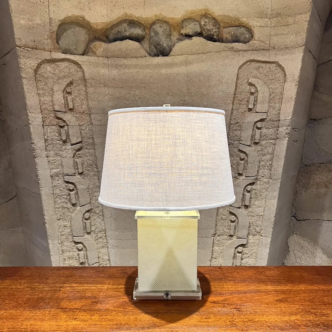 1970s Modern Square Lucite Table Lamp - 7