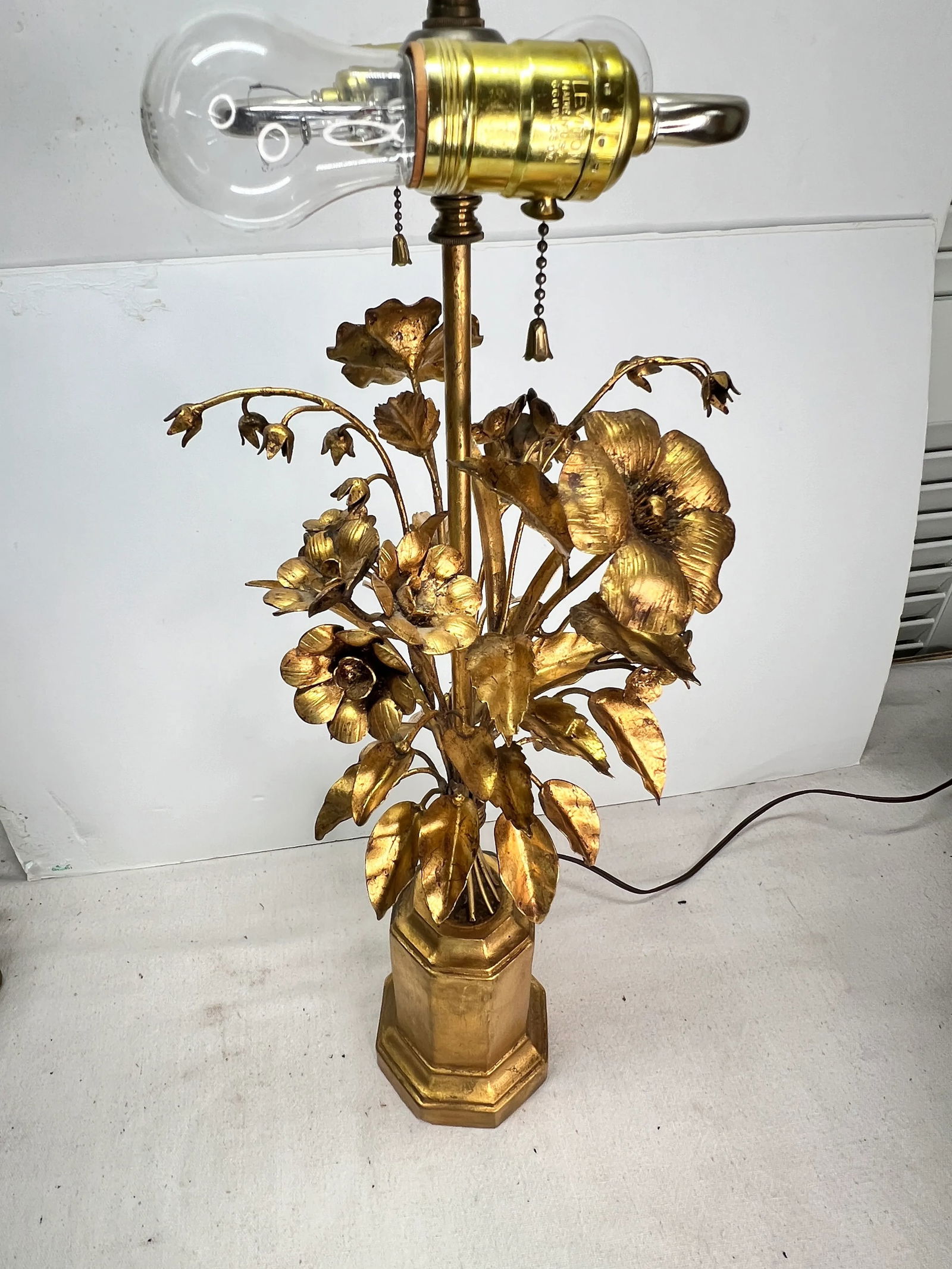 Italian Gilt Tole Table Lamp Bouquet of Flowers on a Gilt Terracotta Urn Base - 2