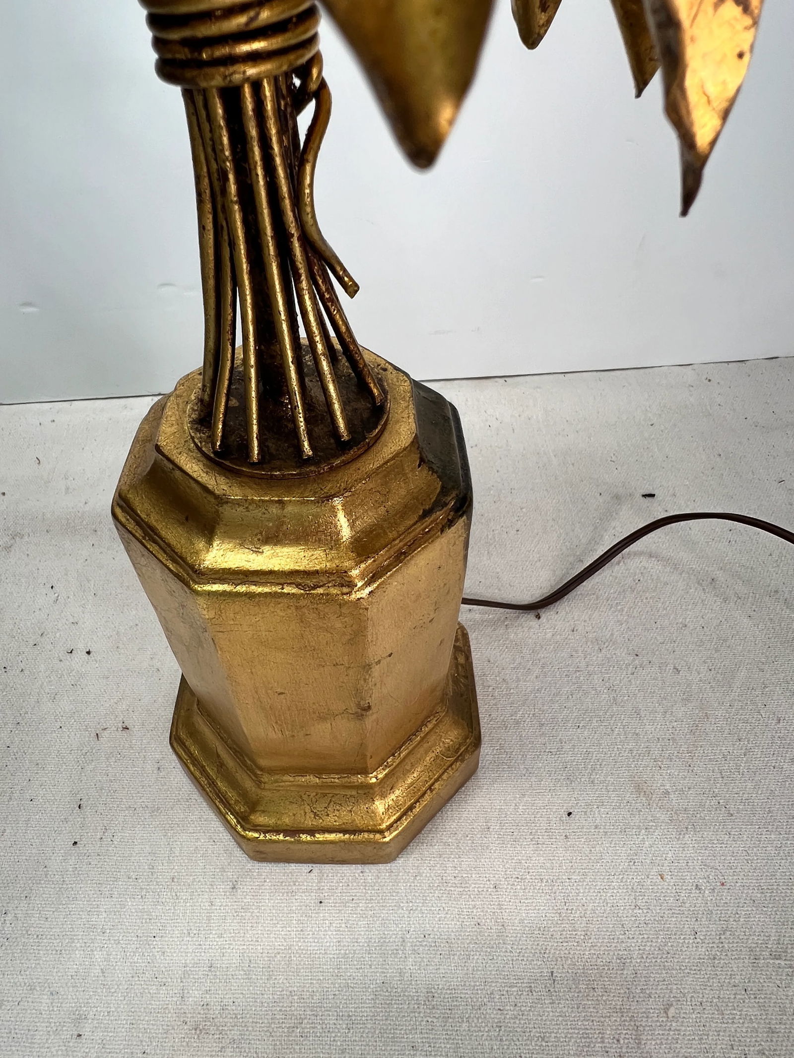 Italian Gilt Tole Table Lamp Bouquet of Flowers on a Gilt Terracotta Urn Base - 6