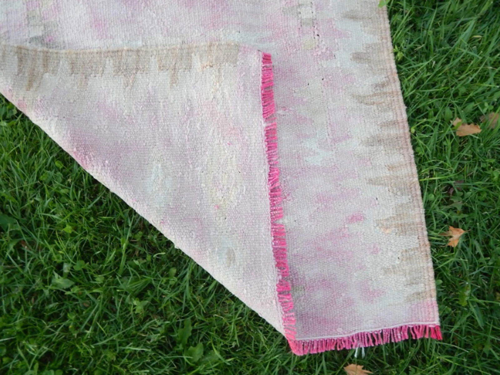 Distressed Vintage Turkish Kilim Runner 2"²6"³ × 10"²4"³ - 12