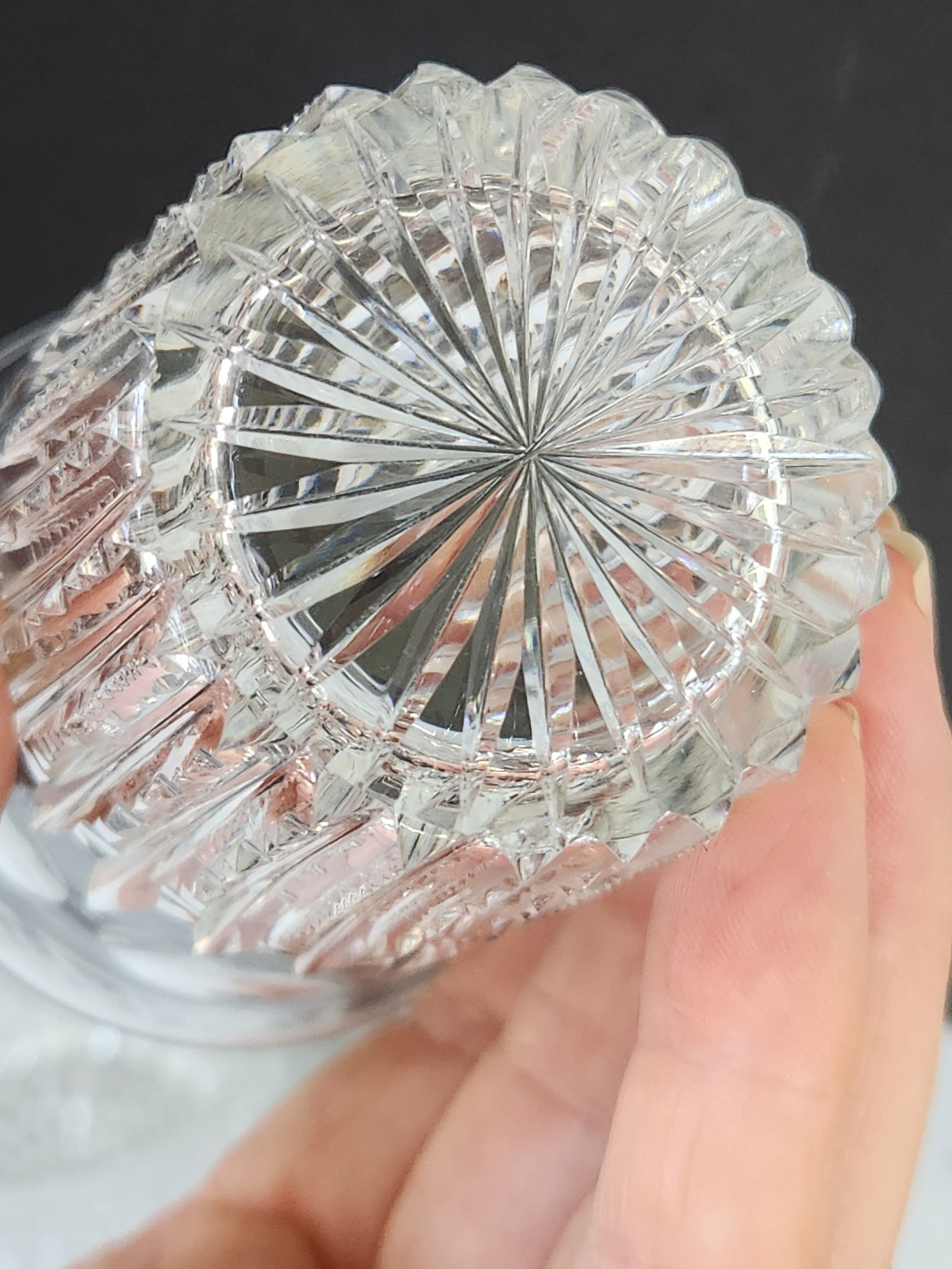 Early 20th Century American Brilliant Cut Crystal With Thumbprint Design Whiskey Tumblers- Set of 4 - 10