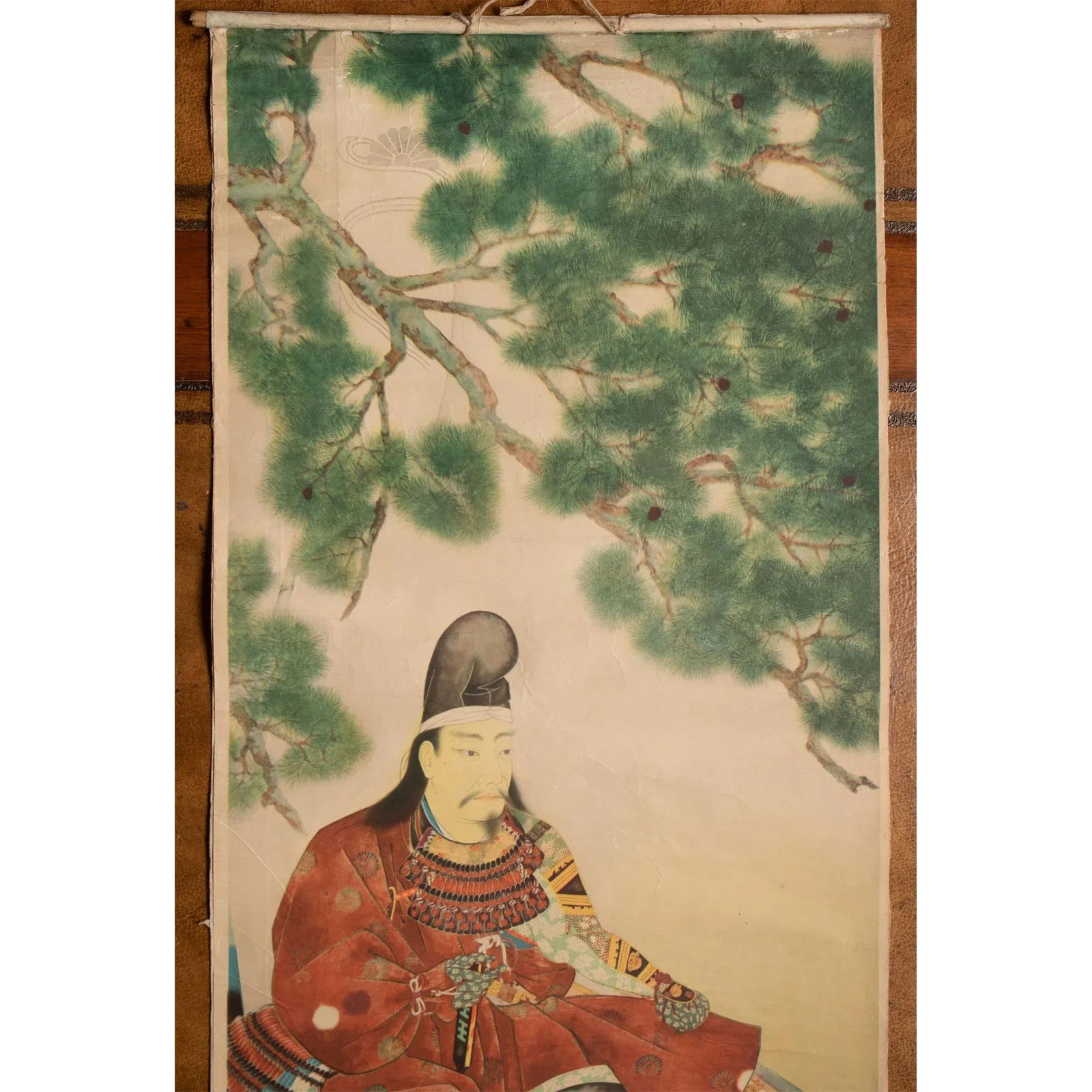 Pre-1940 Showa Era Japanese Printed Scroll "Seated Samurai" - 2