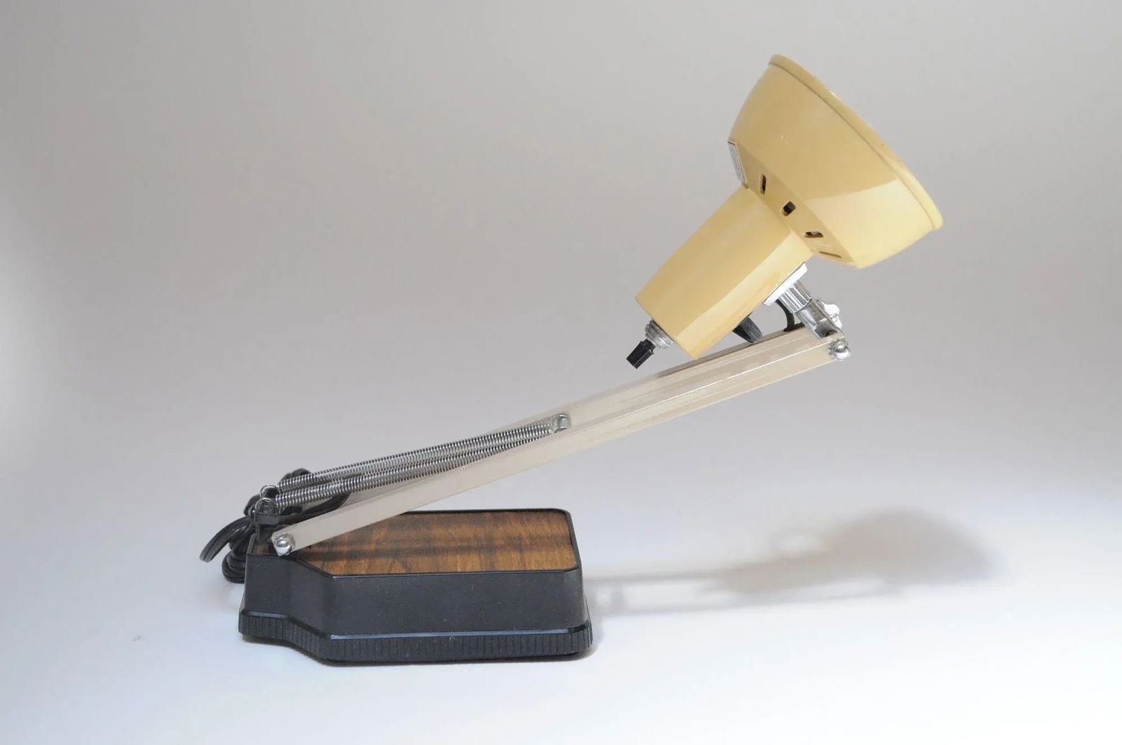 Vintage American Modern Adjustable Spring-Loaded Task / Table Lamp by Electrix - 4