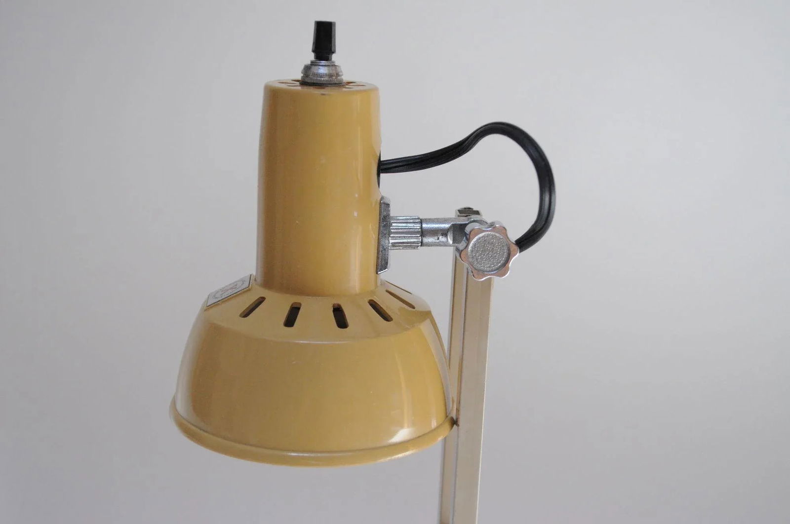 Vintage American Modern Adjustable Spring-Loaded Task / Table Lamp by Electrix - 9