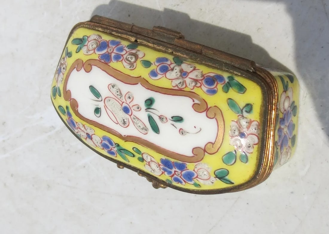 Antique French Porcelain Vanity Box - 6