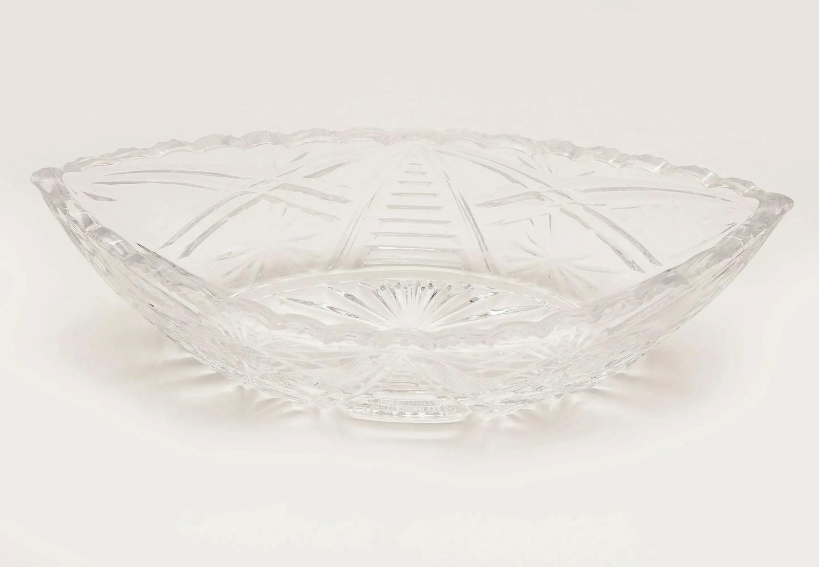 Circa 1960s European Diamond Cut Crystal Serving Bowl - 2