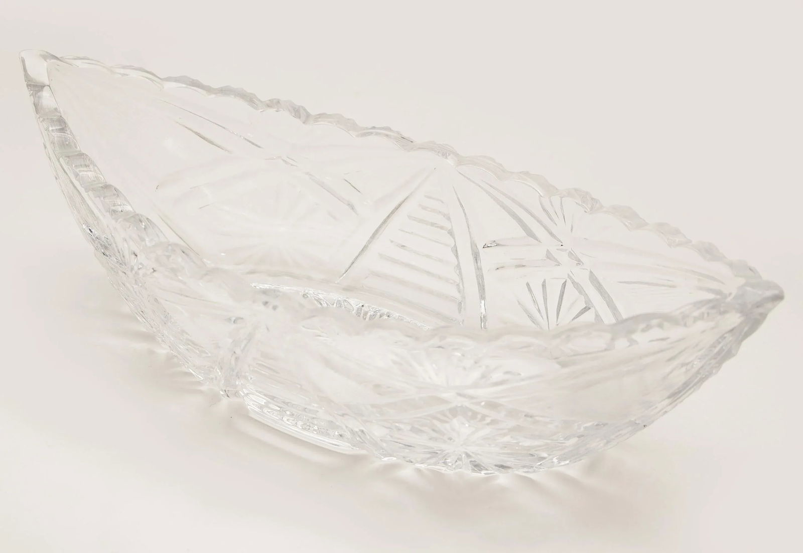 Circa 1960s European Diamond Cut Crystal Serving Bowl - 3