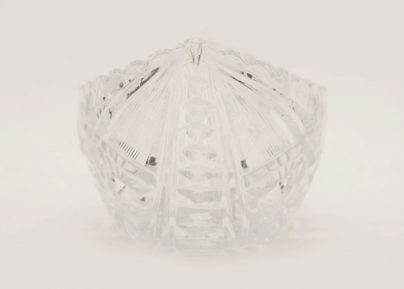 Circa 1960s European Diamond Cut Crystal Serving Bowl - 5